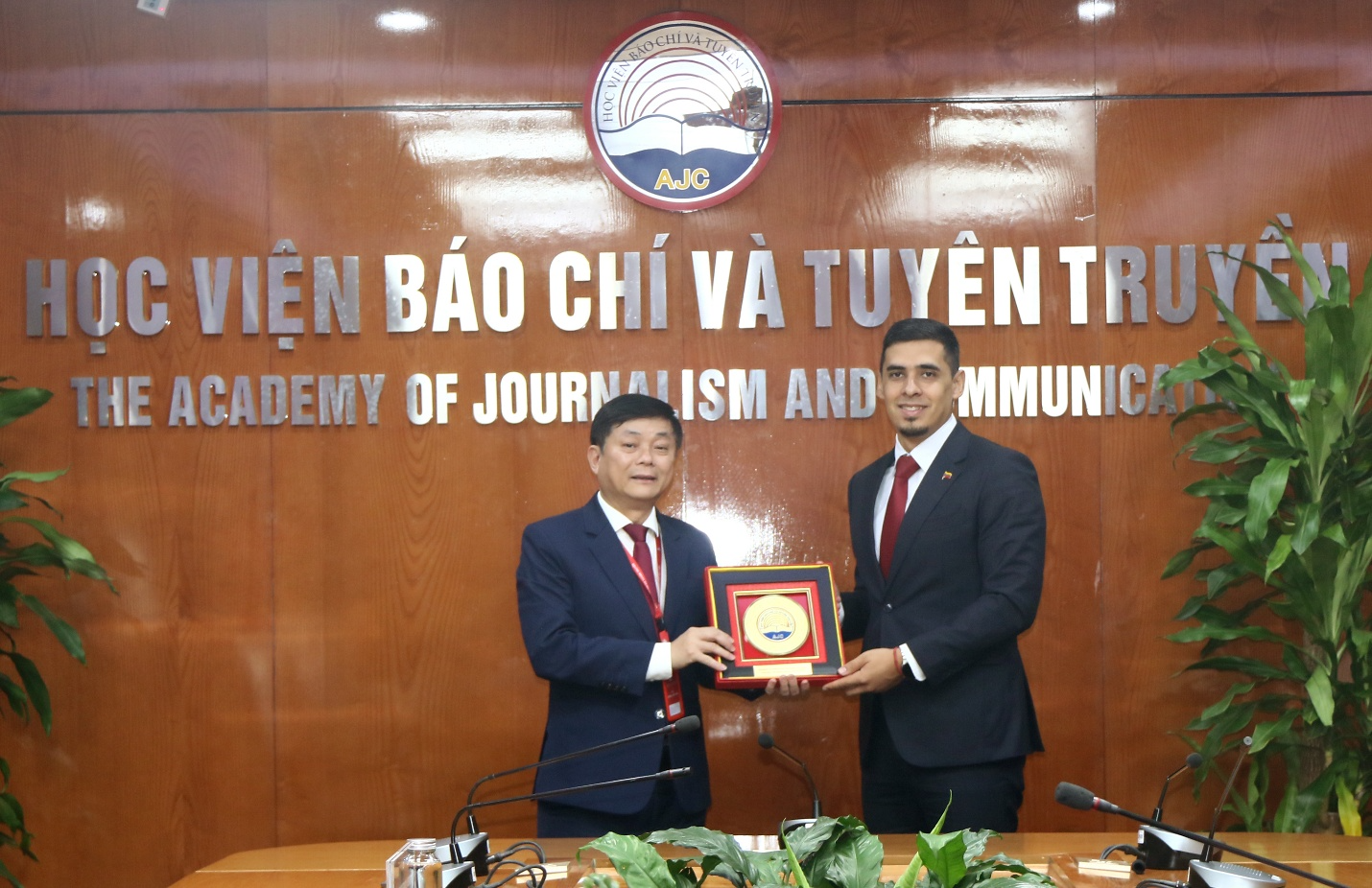 Học viện tiếp và làm việc với Đại sứ đặc mệnh toàn quyền nước Cộng hòa Bolivar Venezuela tại Việt Nam