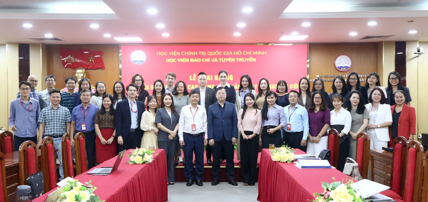 Khai giảng Lớp bồi dưỡng Nâng cao năng lực giảng dạy và nghiên cứu báo chí – truyền thông trong môi trường số