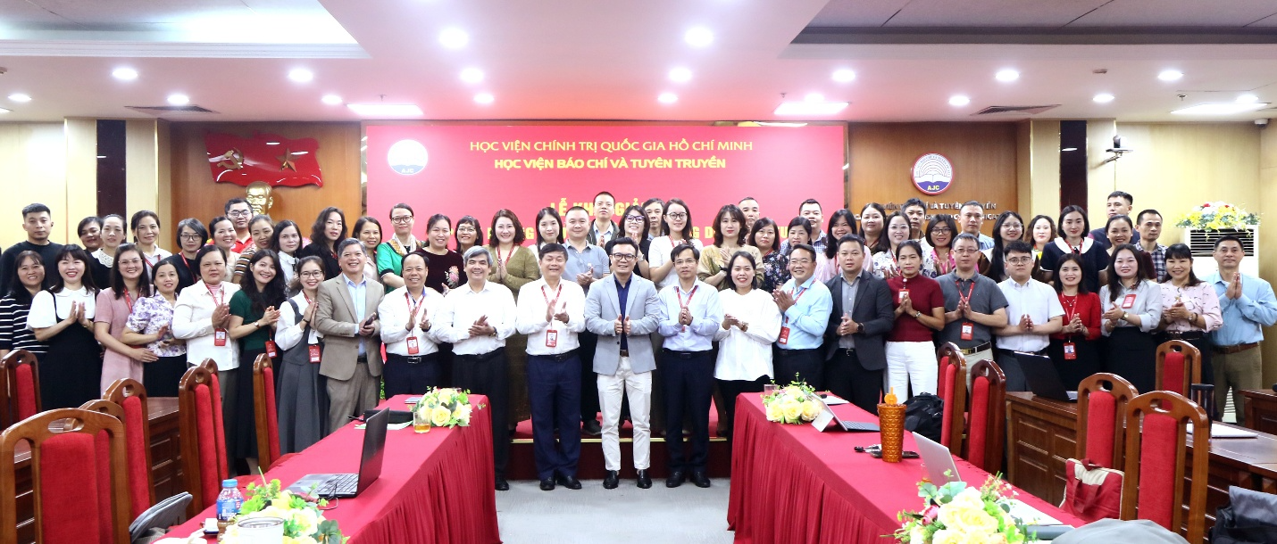 Khai giảng Lớp bồi dưỡng chuyển đổi số và ứng dụng trí tuệ nhân tạo (AI) trong công tác hành chính