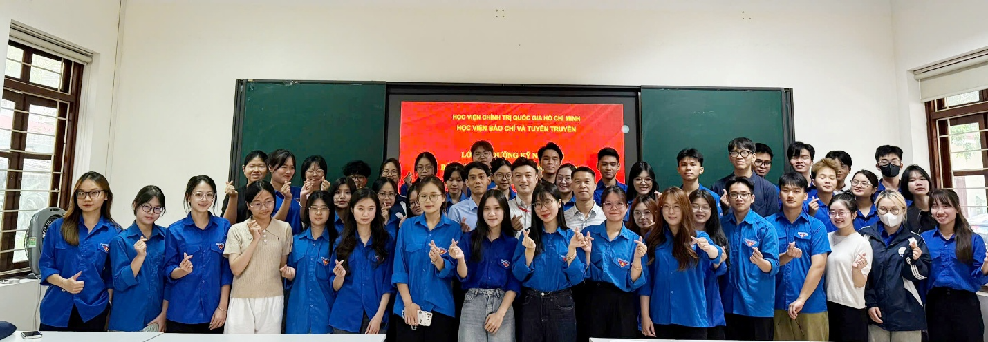 A group of people in a classroom
Description automatically generated