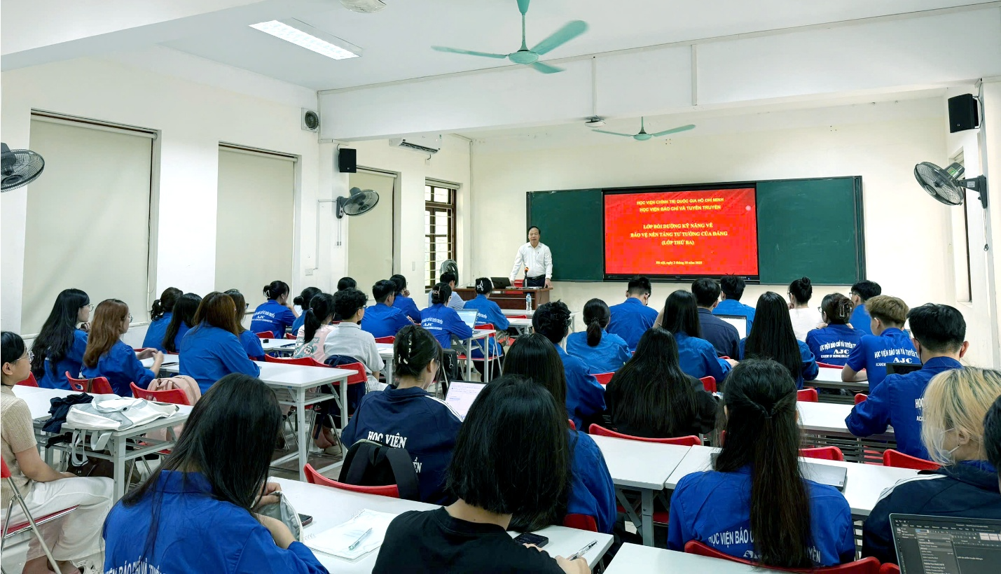 A group of people in a classroom
Description automatically generated