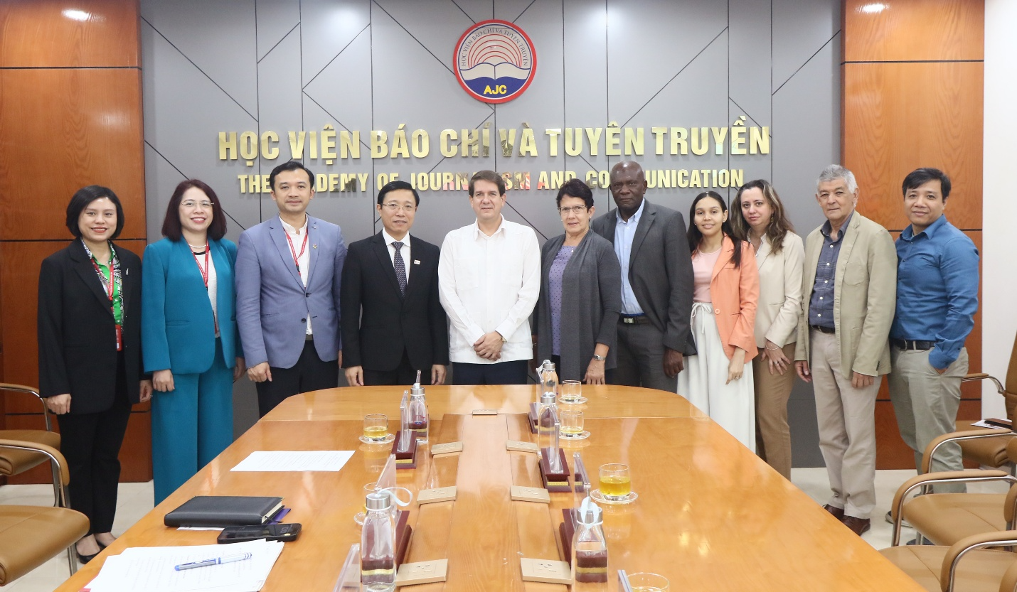Học viện Báo chí và Tuyên truyền tiếp và làm việc với Chủ tịch Thông tấn Mỹ Latinh 