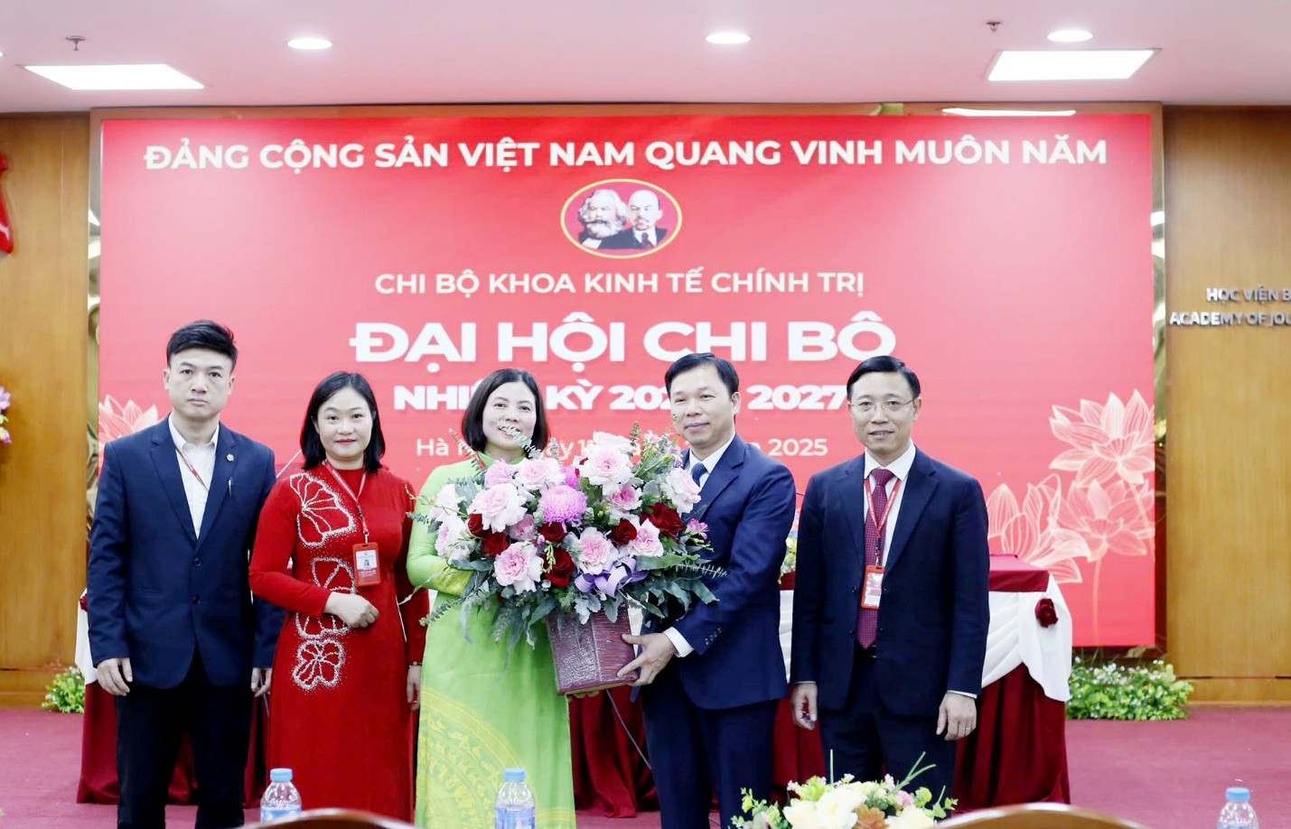 Đại hội Chi bộ khoa Kinh tế Chính trị nhiệm kỳ 2025-2027: Kế thừa - Ổn định – Đổi mới – Sáng tạo – Phát triển