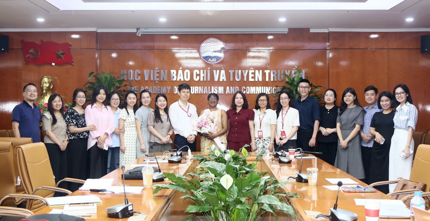 Khoa Quan hệ công chúng và Quảng cáo tiếp và làm việc với TS. Mita Lad, Đại học Middlesex (Vương Quốc Anh)