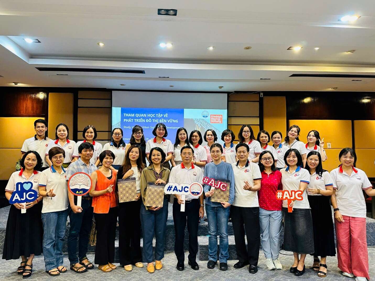 Đoàn giảng viên Học viện Báo chí và Tuyên truyền học tập, trao đổi kinh nghiệm về phát triển đô thị bền vững tại Chiang Mai (Thái Lan)