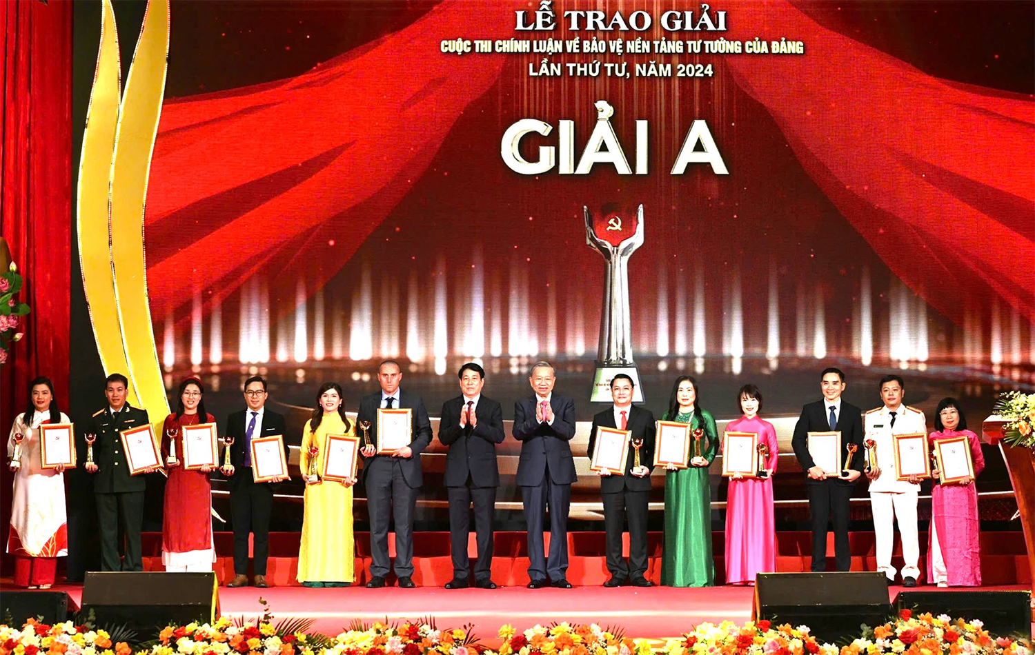 Gắn kết chặt chẽ giữa công tác nghiên cứu lý luận và đấu tranh lý luận trong tình hình mới