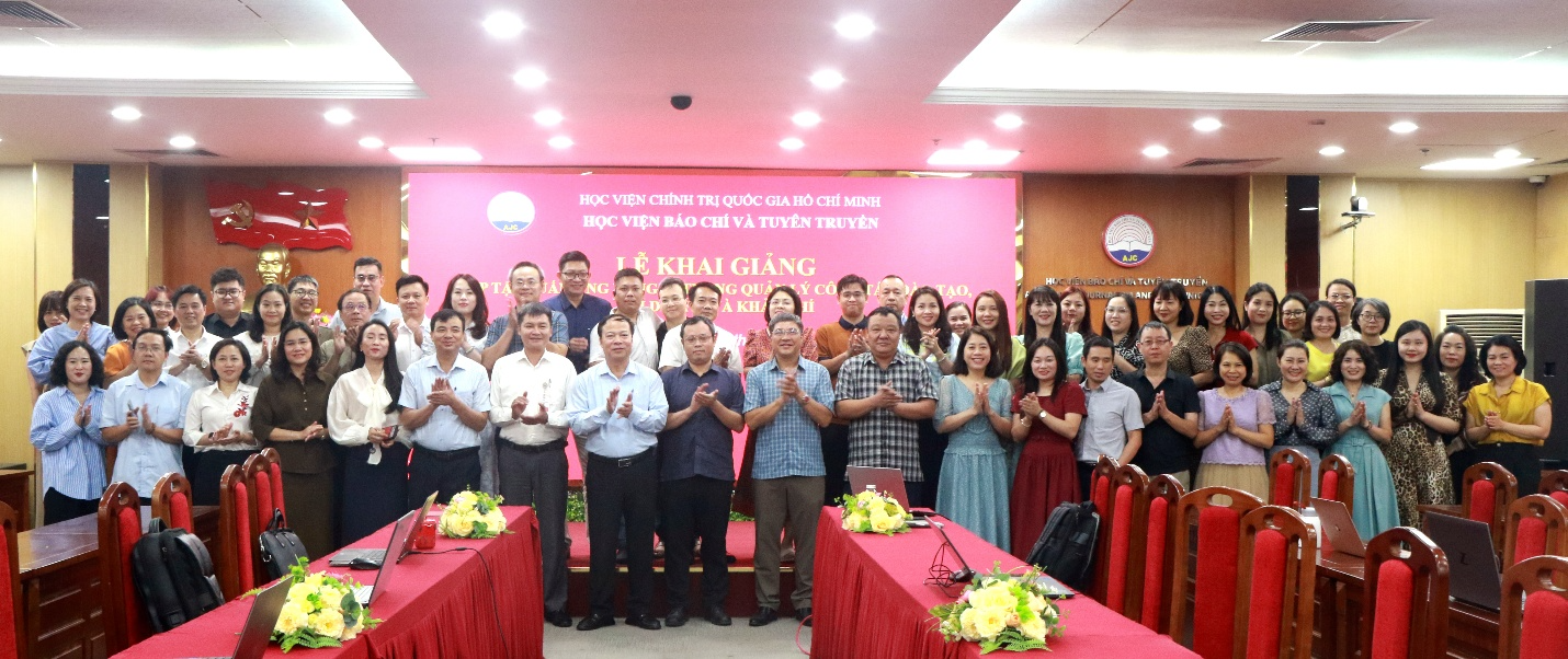 Khai giảng Lớp tập huấn ứng dụng AI trong quản lý công tác đào tạo, bồi dưỡng và khảo thí