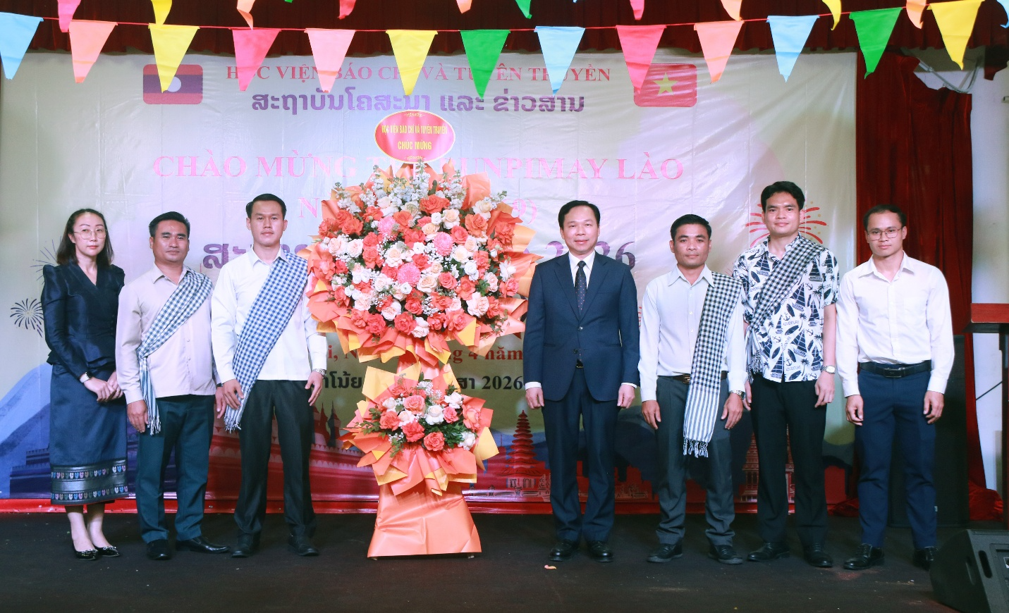 Học viện Báo chí và Tuyên truyền chúc mừng Tết cổ truyền Bun Pi May năm 2026 của Lào