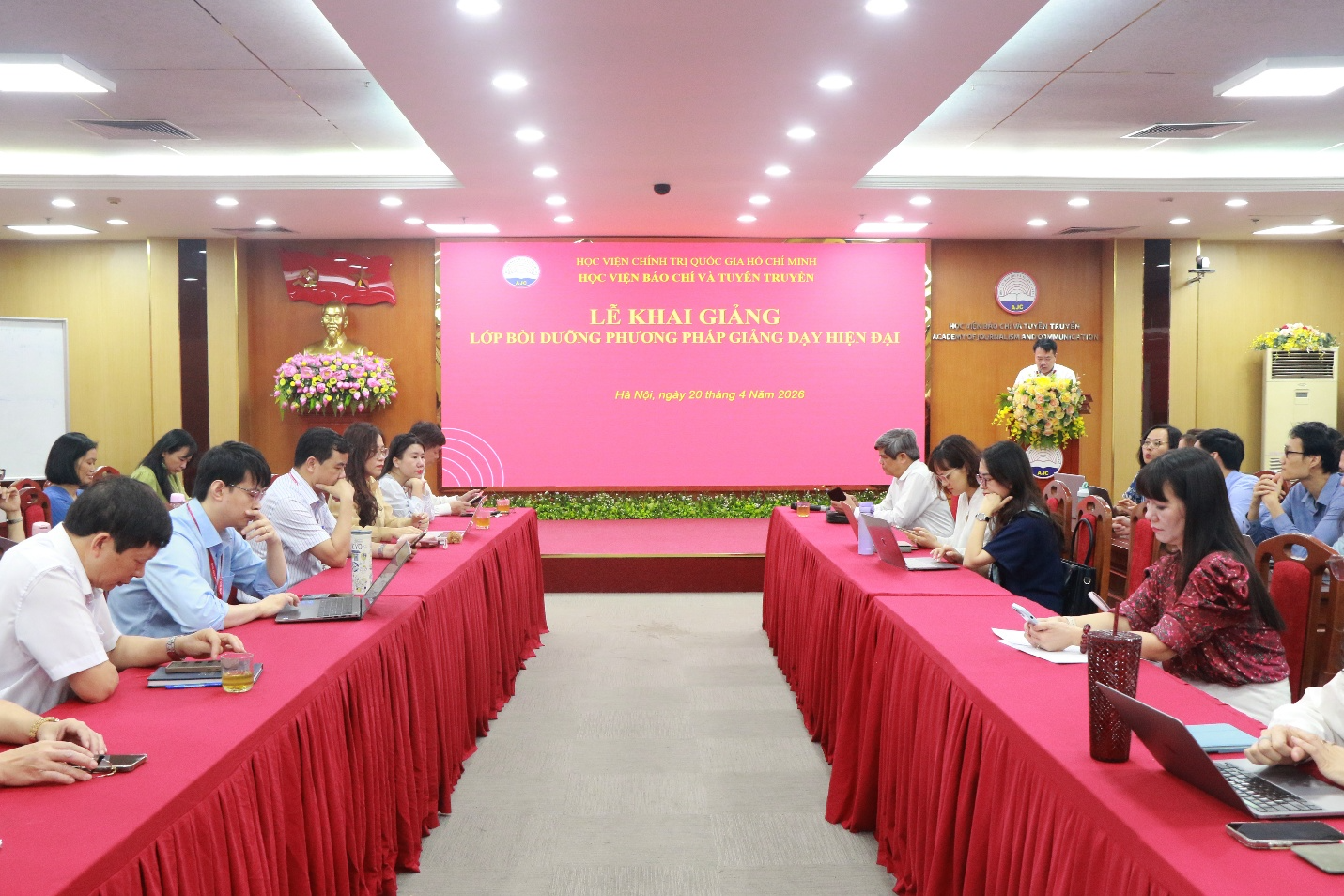 Khai giảng Lớp bồi dưỡng phương pháp giảng dạy hiện đại