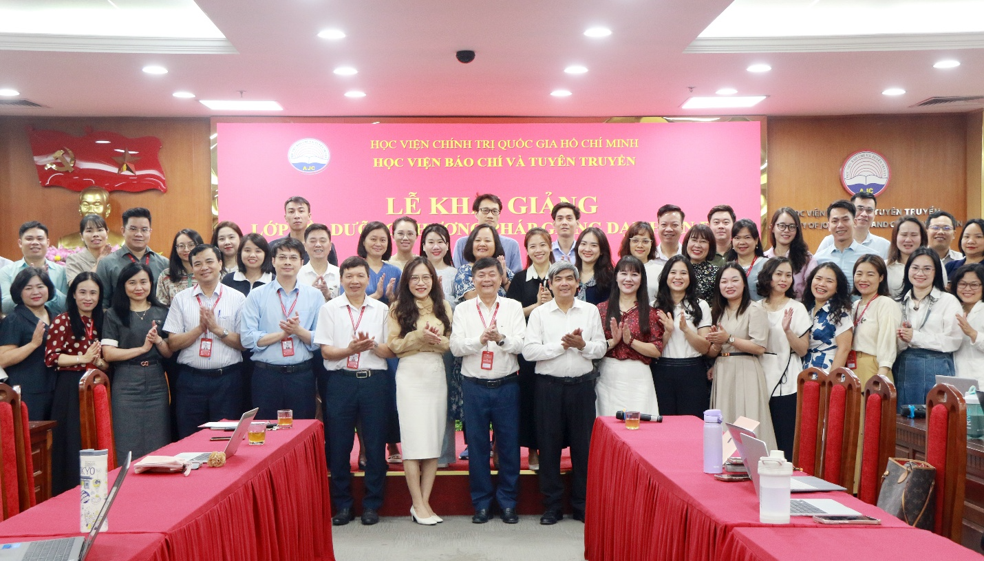 Khai giảng Lớp bồi dưỡng phương pháp giảng dạy hiện đại