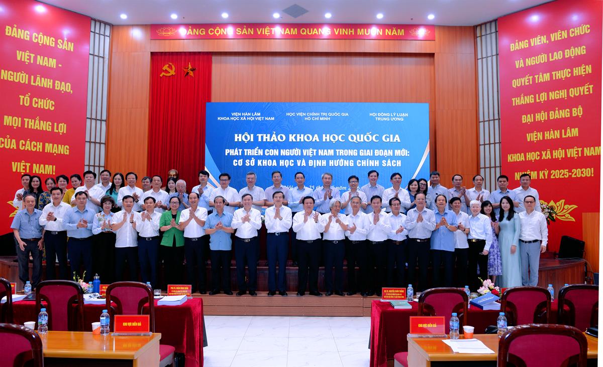 Hội thảo khoa học quốc gia “Phát triển con người Việt Nam trong giai đoạn mới: Cơ sở khoa học và định hướng chính sách”