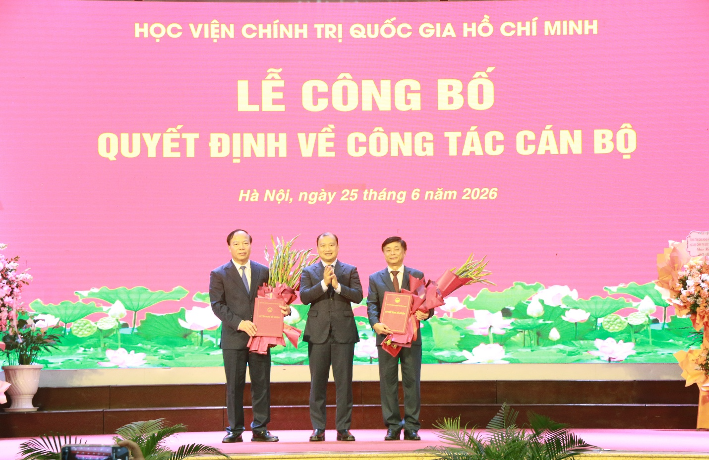 Lễ công bố quyết định bổ nhiệm lại Giám đốc và bổ nhiệm Phó Giám đốc thường trực Học viện Báo chí và Tuyên truyền