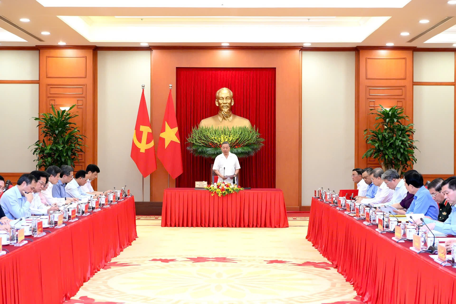 Xây dựng Đảng trong giai đoạn mới đủ bản lĩnh, trí tuệ, uy tín, năng lực để dẫn dắt đất nước trong kỷ nguyên mới