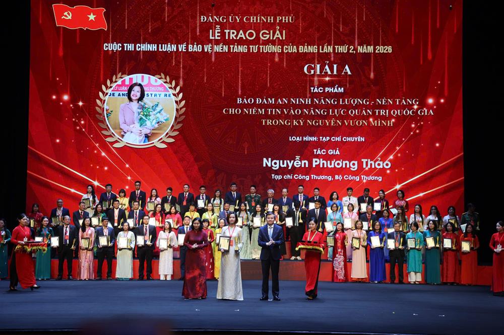Đồng chí Ủy viên Bộ Chính trị, Giám đốc Học viện dự và trao giải Cuộc thi chính luận bảo vệ nền tảng tư tưởng của Đảng lần thứ II trong Đảng bộ Chính phủ