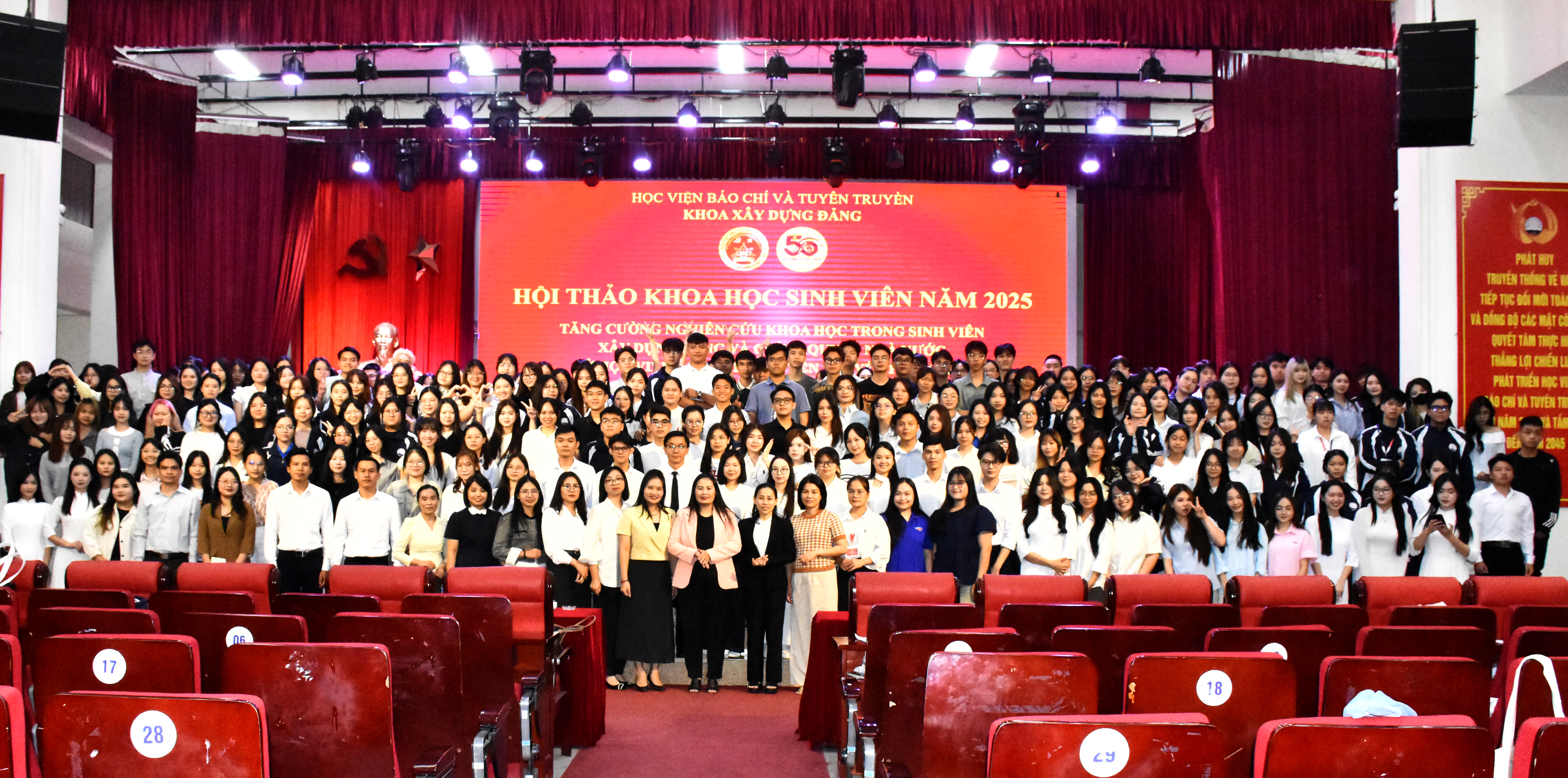 Hội thảo: “Tăng cường nghiên cứu khoa học trong sinh viên xây dựng Đảng và Chính quyền Nhà nước ở Học viện Báo chí và Tuyên truyền hiện nay” (ảnh)