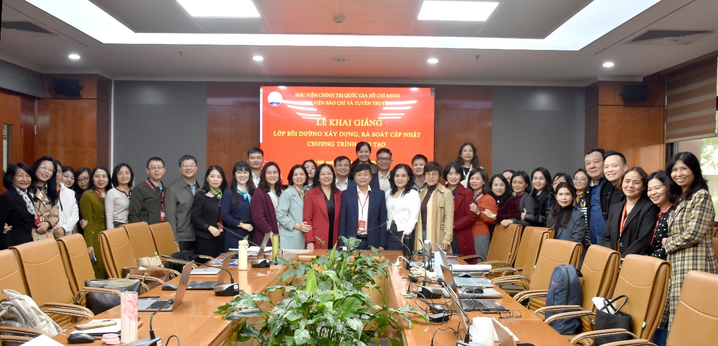 Khai giảng lớp Bồi dưỡng “Xây dựng, rà soát cập nhật chương trình đào tạo”