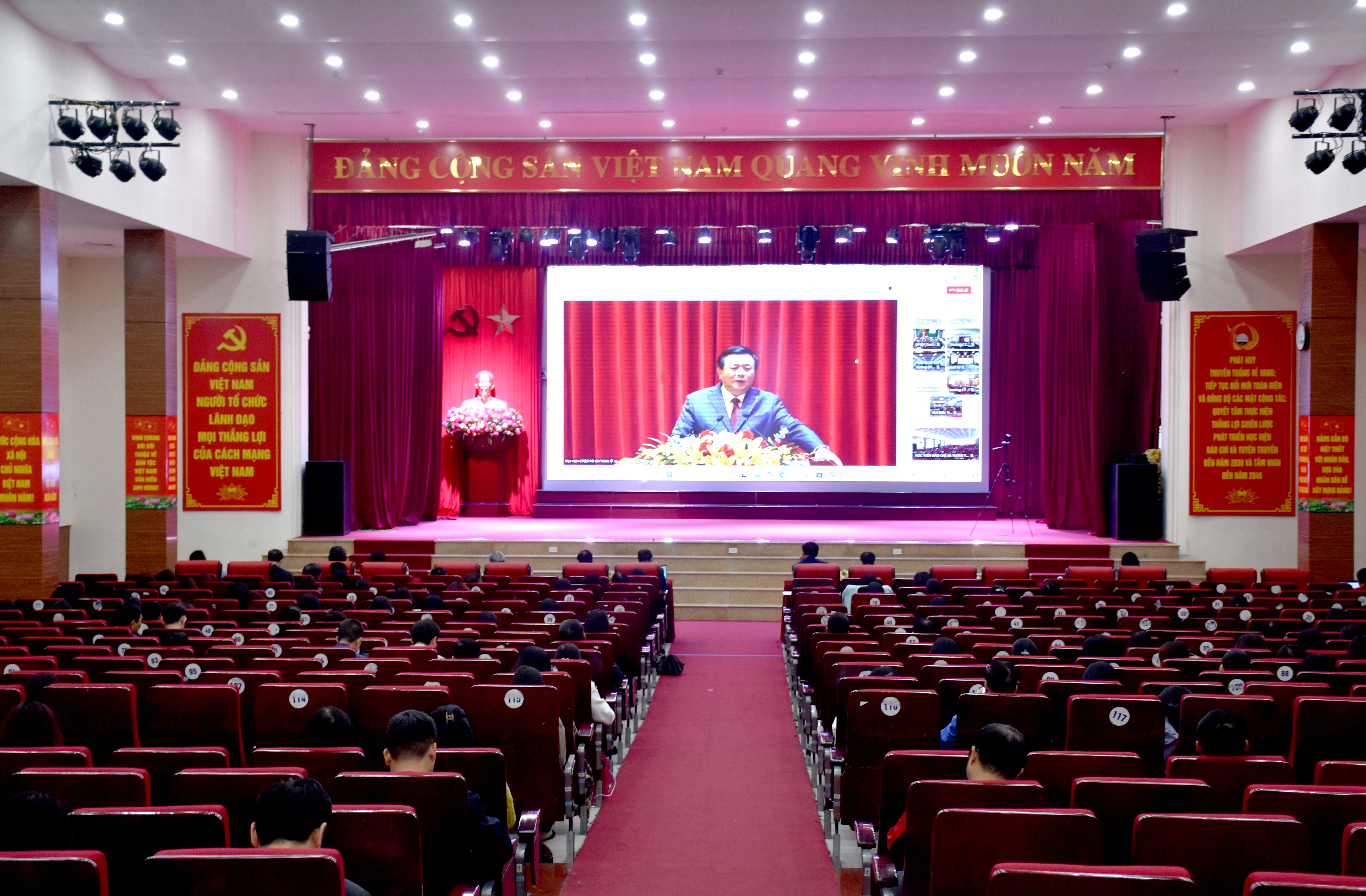 Hội nghị báo cáo các vấn đề mới, quan trọng trong Dự thảo các Văn kiện Đại hội XIV của Đảng