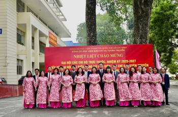 Xây dựng môi trường làm việc văn minh, thân thiện cho giảng viên trong văn hóa trường Đảng