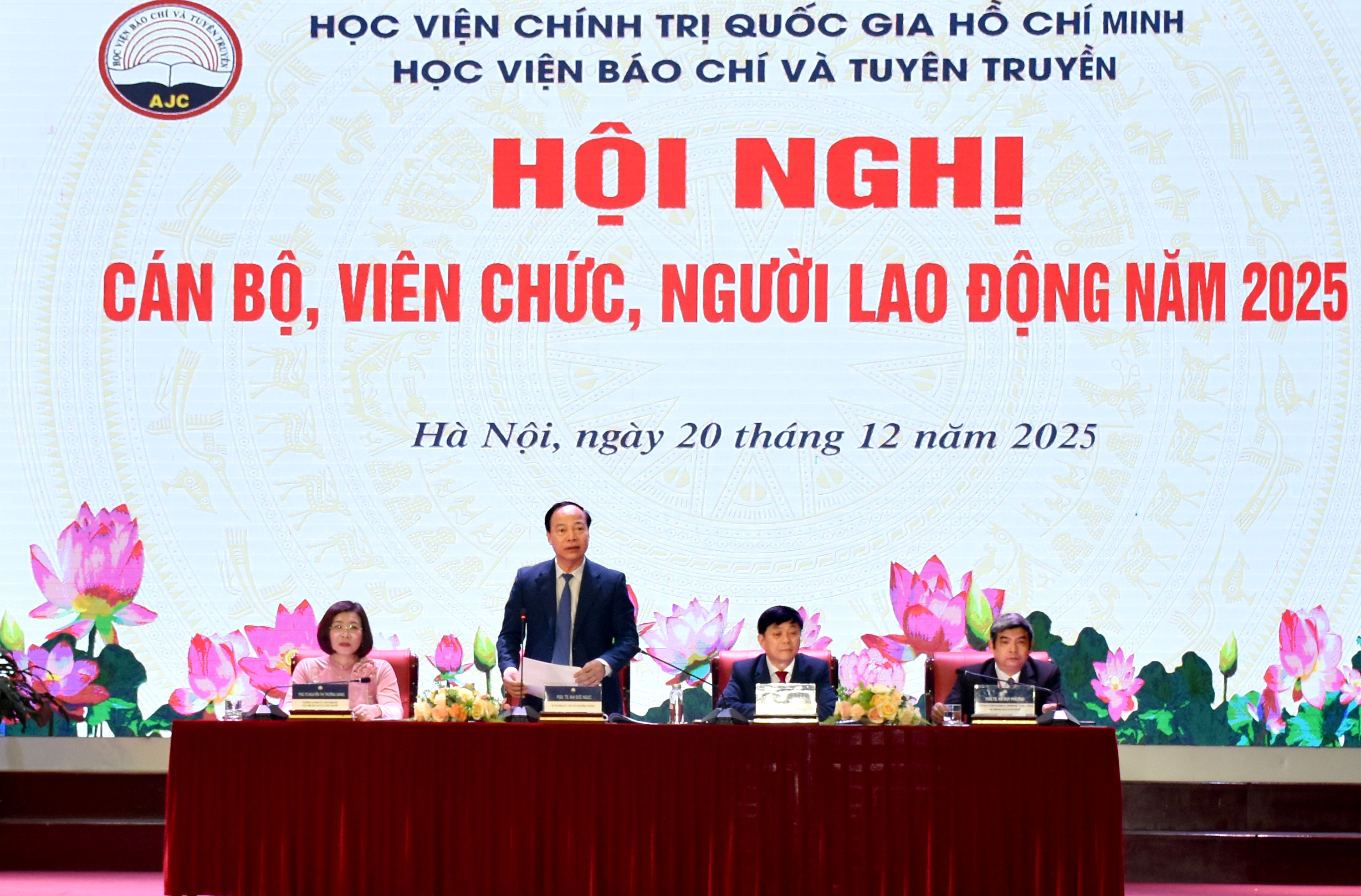Đoàn chủ tịch điều hành Hội nghị