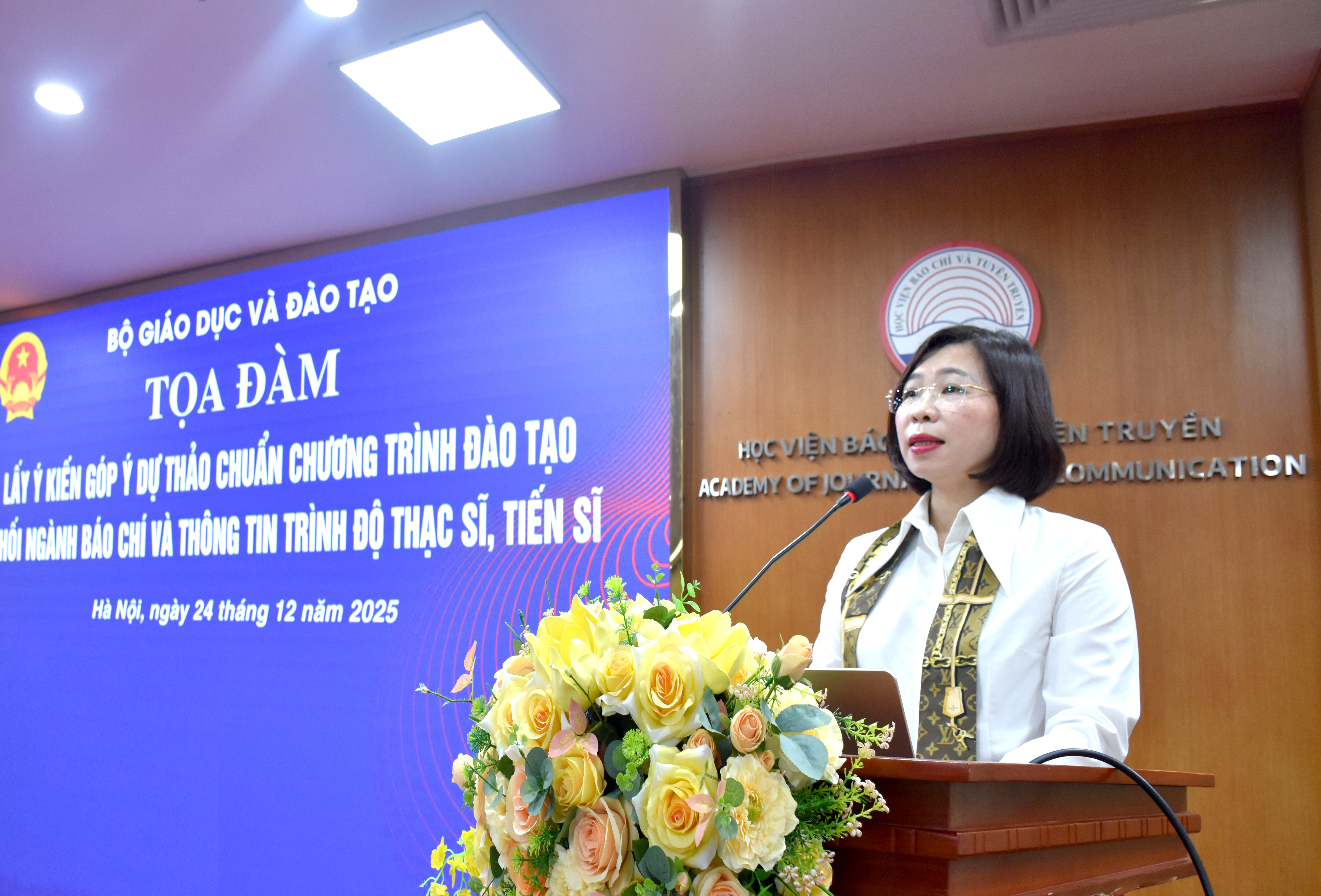 PGS,TS. Nguyễn Thị Trường Giang, Phó Giám đốc Học viện Báo chí và Tuyên truyền phát biểu chào mừng Toạ đàm