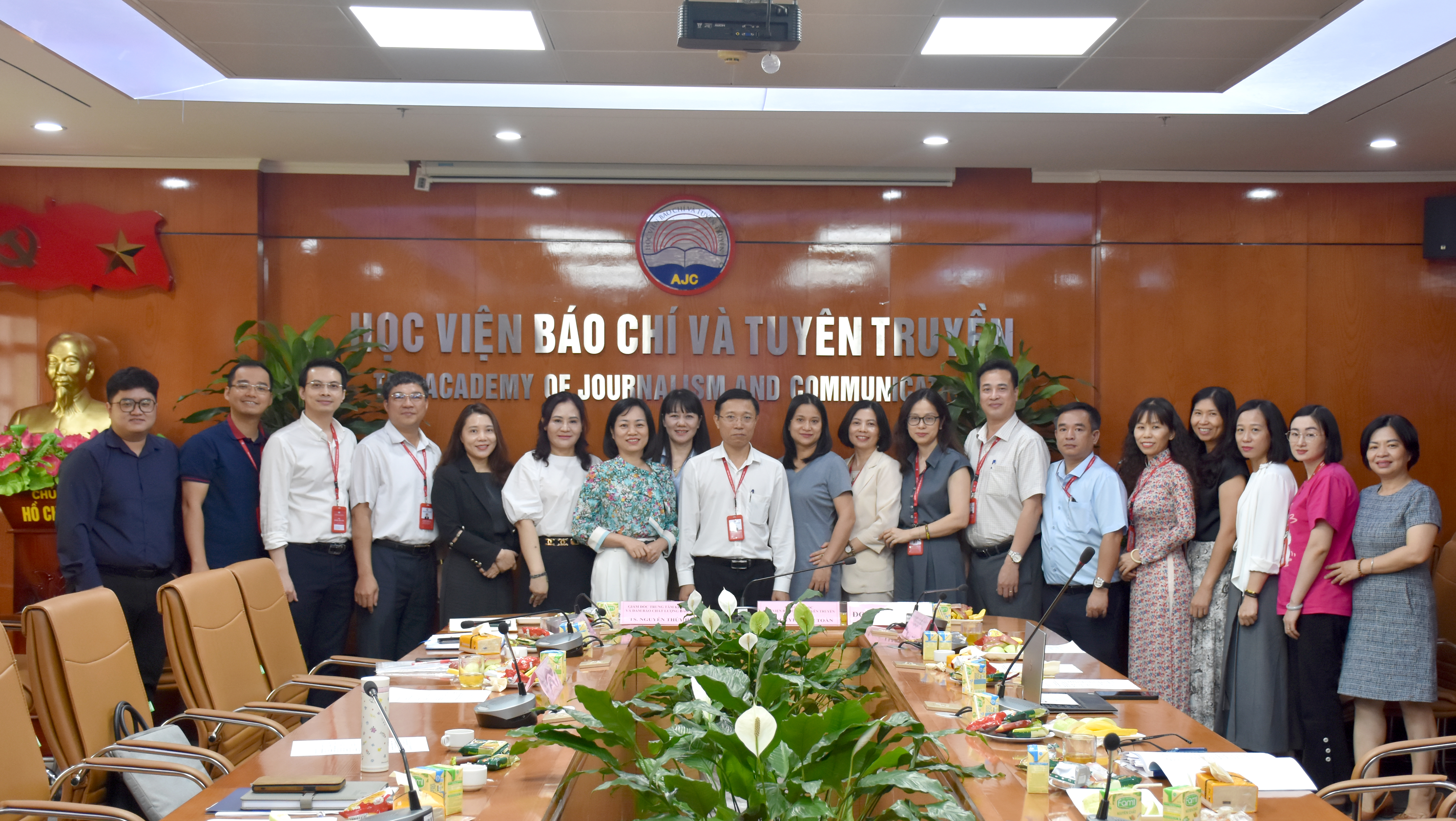 Hội thảo khoa học “Tự đánh giá 11 chương trình đào tạo - Kinh nghiệm và giải pháp” (ảnh)