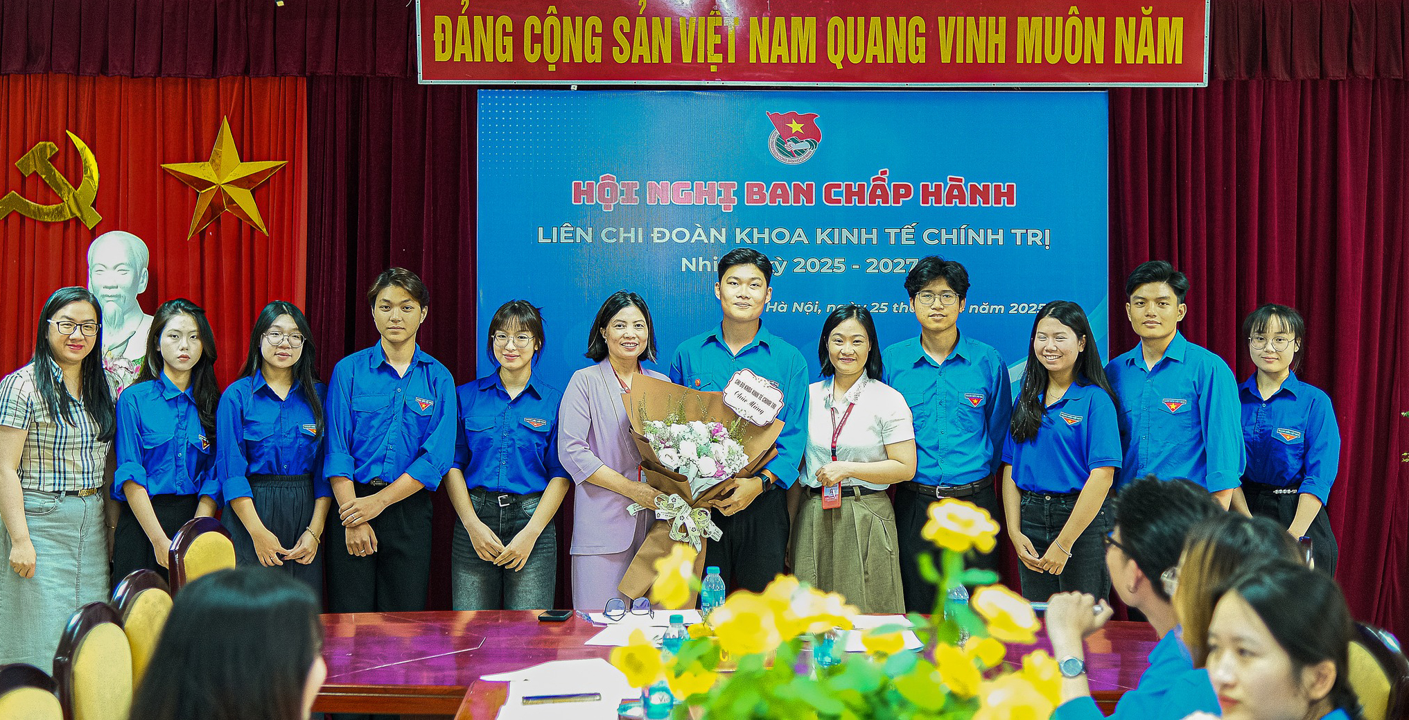 Hội nghị kiện toàn bổ sung Ban chấp hành Liên chi Đoàn Khoa Kinh tế chính trị nhiệm kỳ 2024 - 2027 (ảnh)