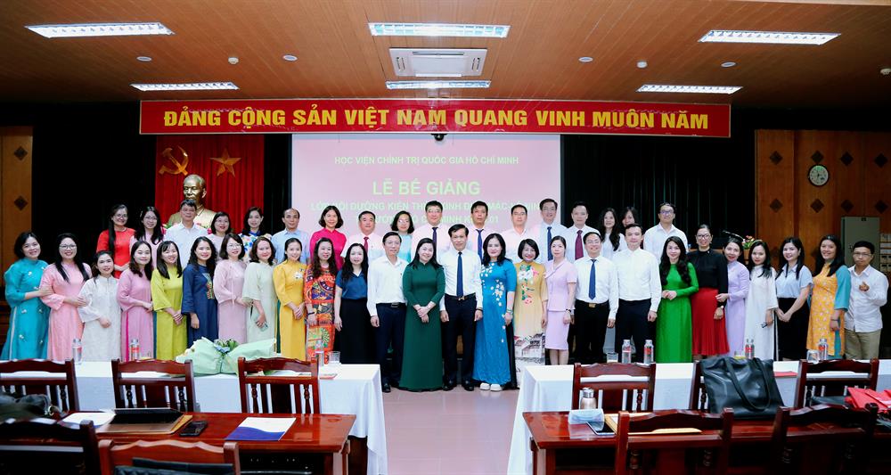 Bế giảng Lớp bồi dưỡng kiến thức kinh điển Mác - Lênin, tư tưởng Hồ Chí Minh KĐ 25.01 dành cho cán bộ, giảng viên Học viện Báo chí và Tuyên truyền