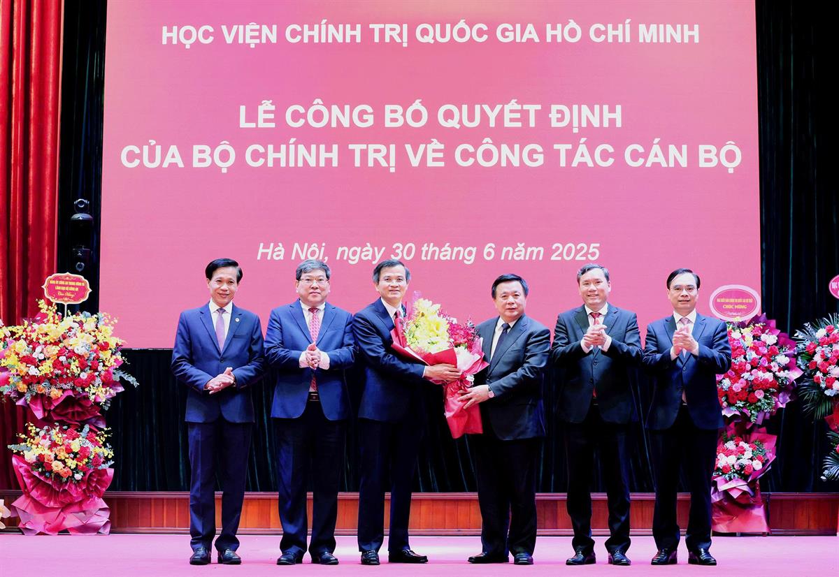 Lễ công bố Quyết định của Bộ Chính trị về công tác cán bộ của Học viện Chính trị quốc gia Hồ Chí Minh