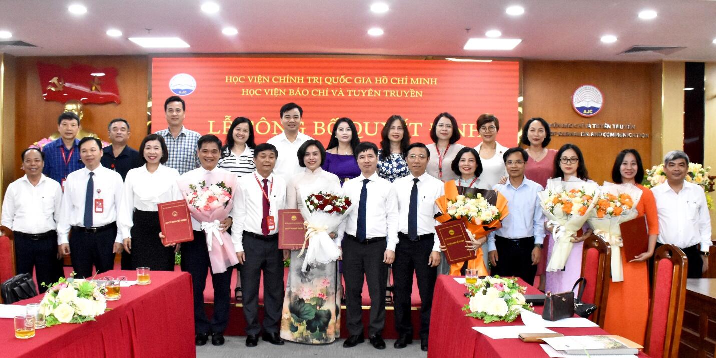 Học viện Báo chí và Tuyên truyền công bố quyết định bổ nhiệm 5 cán bộ lãnh đạo, quản lý