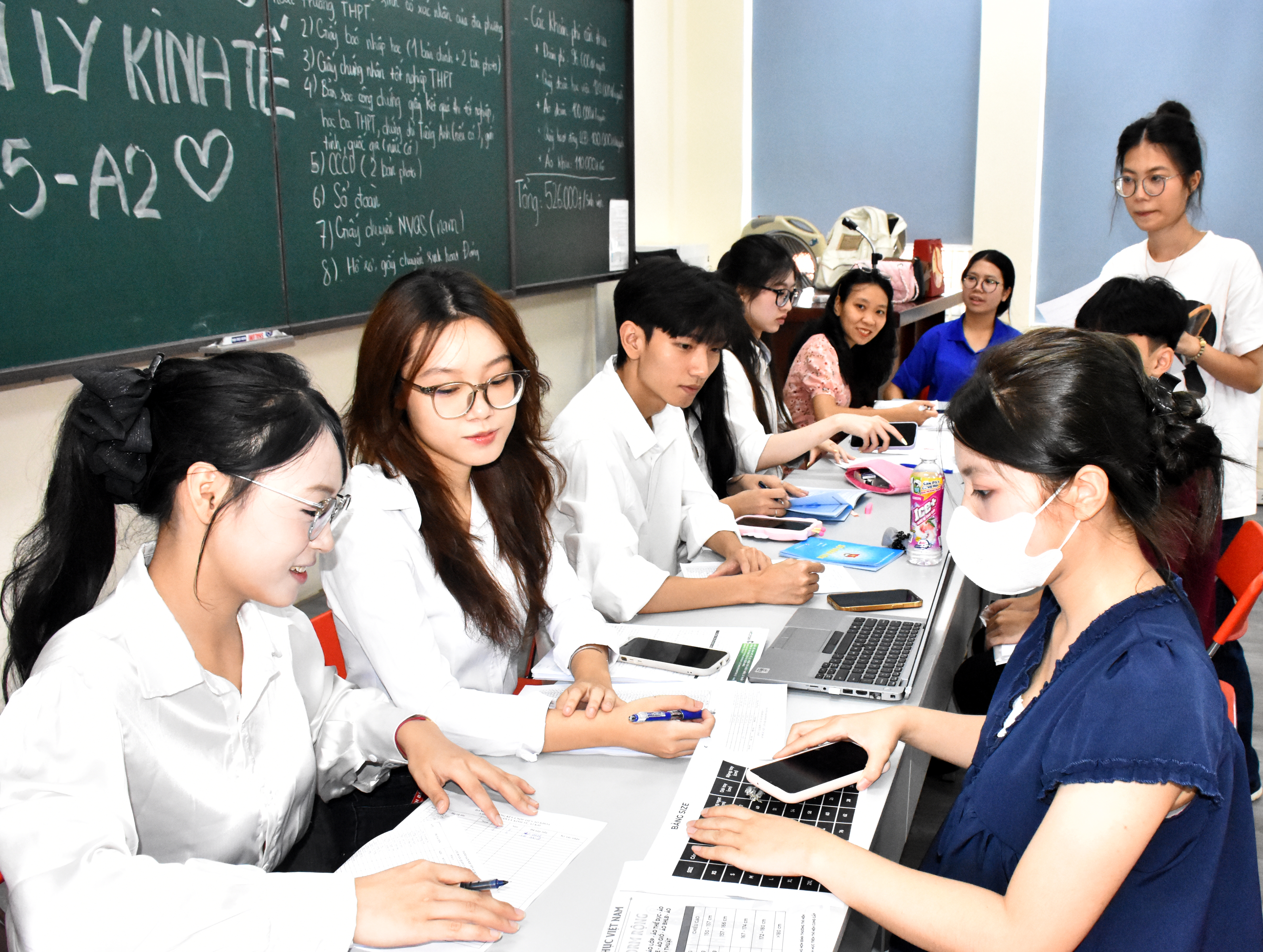 Học viện Báo chí và Tuyên truyền tổ chức tiếp  sinh các lớp đại học chính quy khóa 45 (2025-2029) (ảnh)