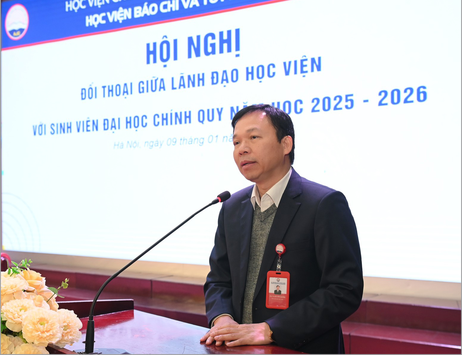 PGS,TS. Lưu Văn Quảng, Phó Giám đốc Học viện giải đáp những câu hỏi, thắc mắc của sinh viên tại Hội nghị
