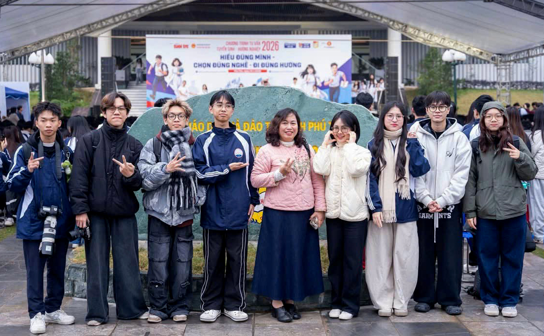 Cán bộ, giảng viên, sinh viên Học viện Báo chí và Tuyên truyền tại Ngày hội tư vấn tuyển sinh 