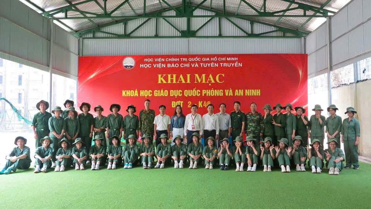 Lãnh đạo Học viện Báo chí và Tuyên truyền thăm, kiểm tra việc tổ chức học tập môn Giáo dục quốc phòng và an ninh