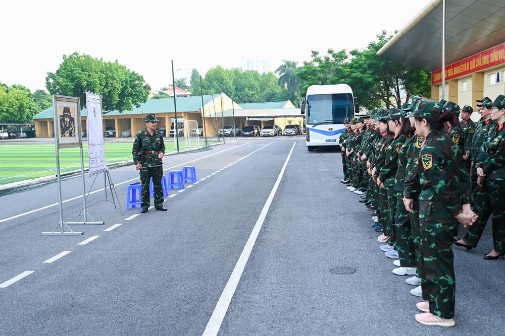 Lớp Bồi dưỡng kiến thức quốc phòng và an ninh đối tượng 2 khóa 3 năm 2026 tham gia luyện tập bắn súng ngắn K54