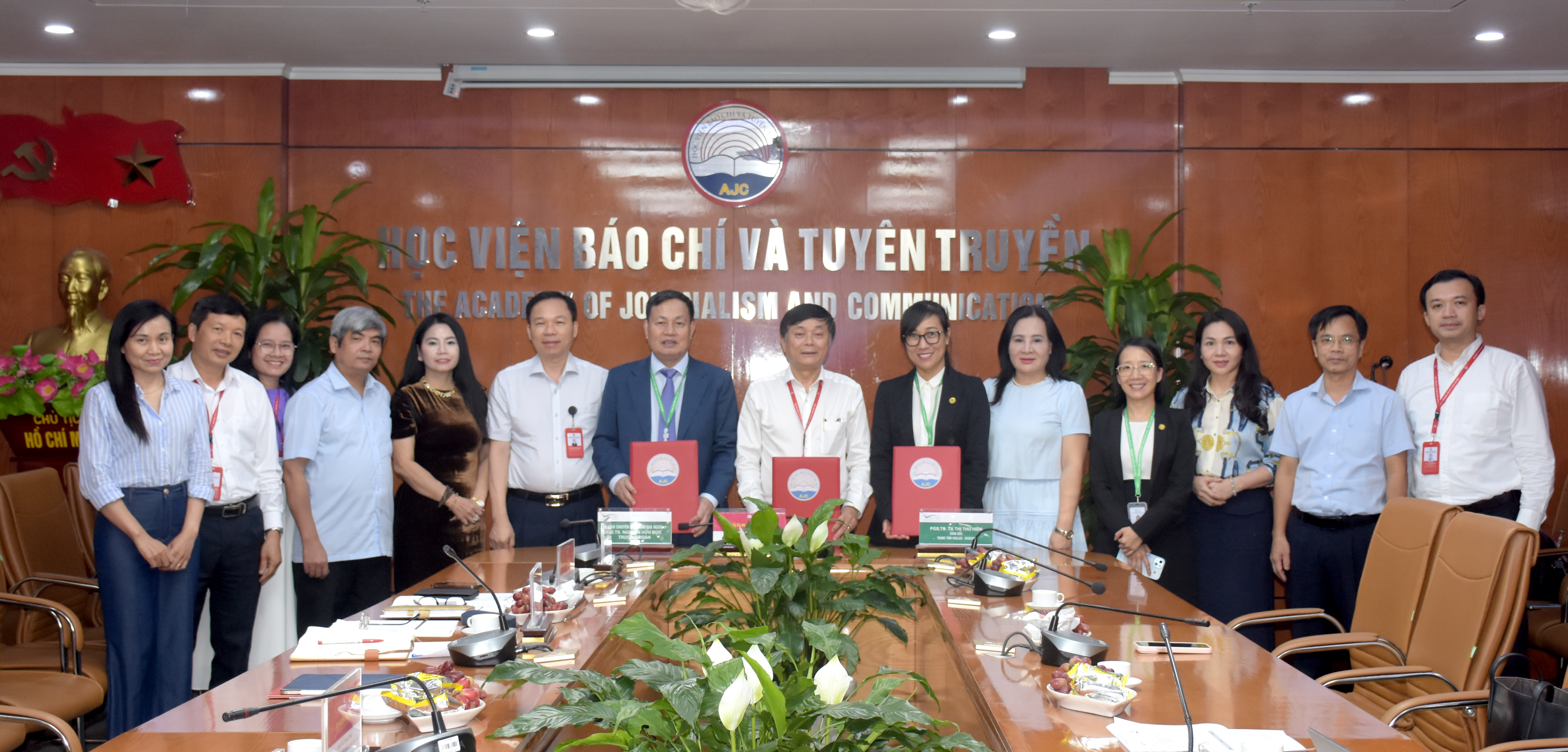 Khảo sát sơ bộ phục vụ đánh giá ngoài chương trình đào tạo trình độ thạc sĩ ngành Chính trị học và ngành Báo chí học tại Học viện Báo chí và Tuyên truyền