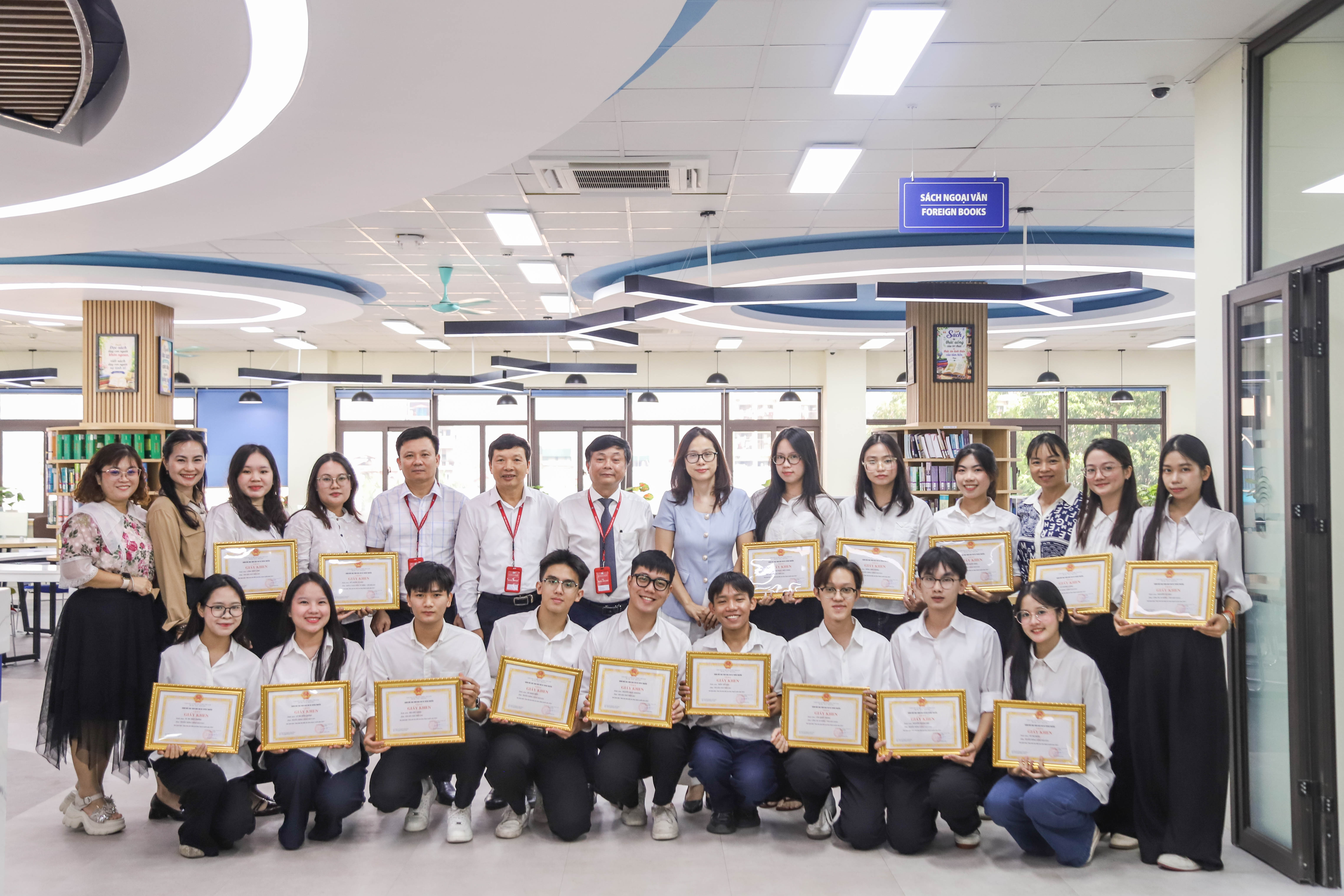 Giám đốc Học viện gặp mặt, biểu dương 16 sinh viên tiêu biểu Khoa Tuyên truyền