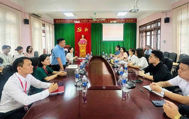 ThS. Lê Văn Lộc, Phó Giám đốc Học viện Báo chí và Tuyên truyền - Phân hiệu thành phố Huế giới thiệu về chức năng, nhiệm vụ, cơ cấu tổ chức của đơn vị