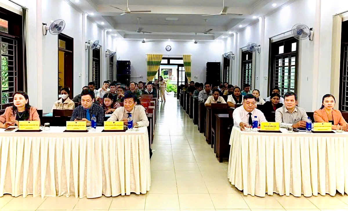 Toàn cảnh Lễ khai giảng hai lớp tập huấn “Phát triển năng lực thực hiện bình đẳng giới” tại xã Khe Tre