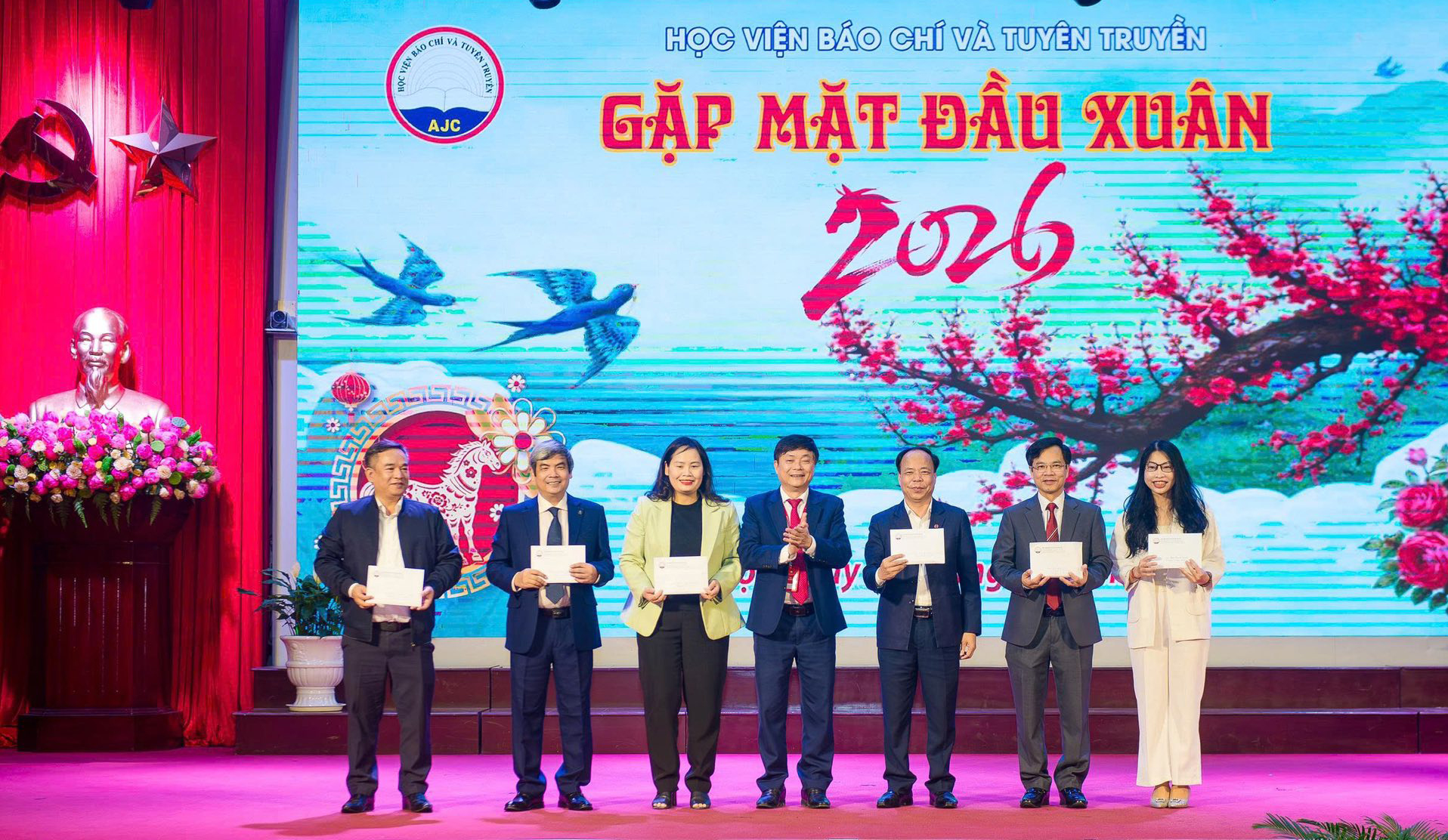 PGS,TS. Phạm Minh Sơn mừng tuổi các đơn vị trong Học viện đầu Xuân mới