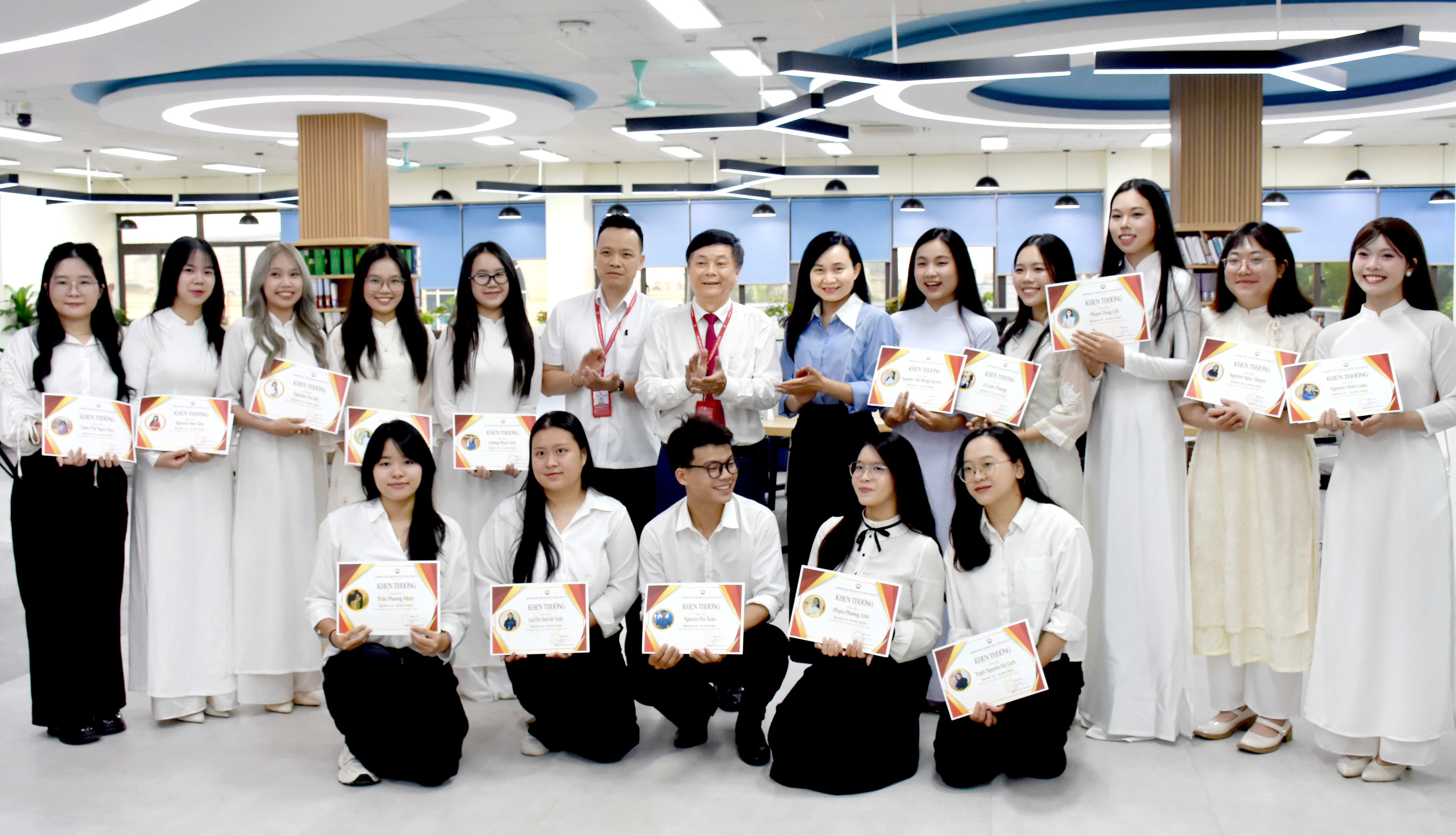 Giám đốc Học viện gặp mặt sinh viên tiêu biểu Viện Báo chí - Truyền thông