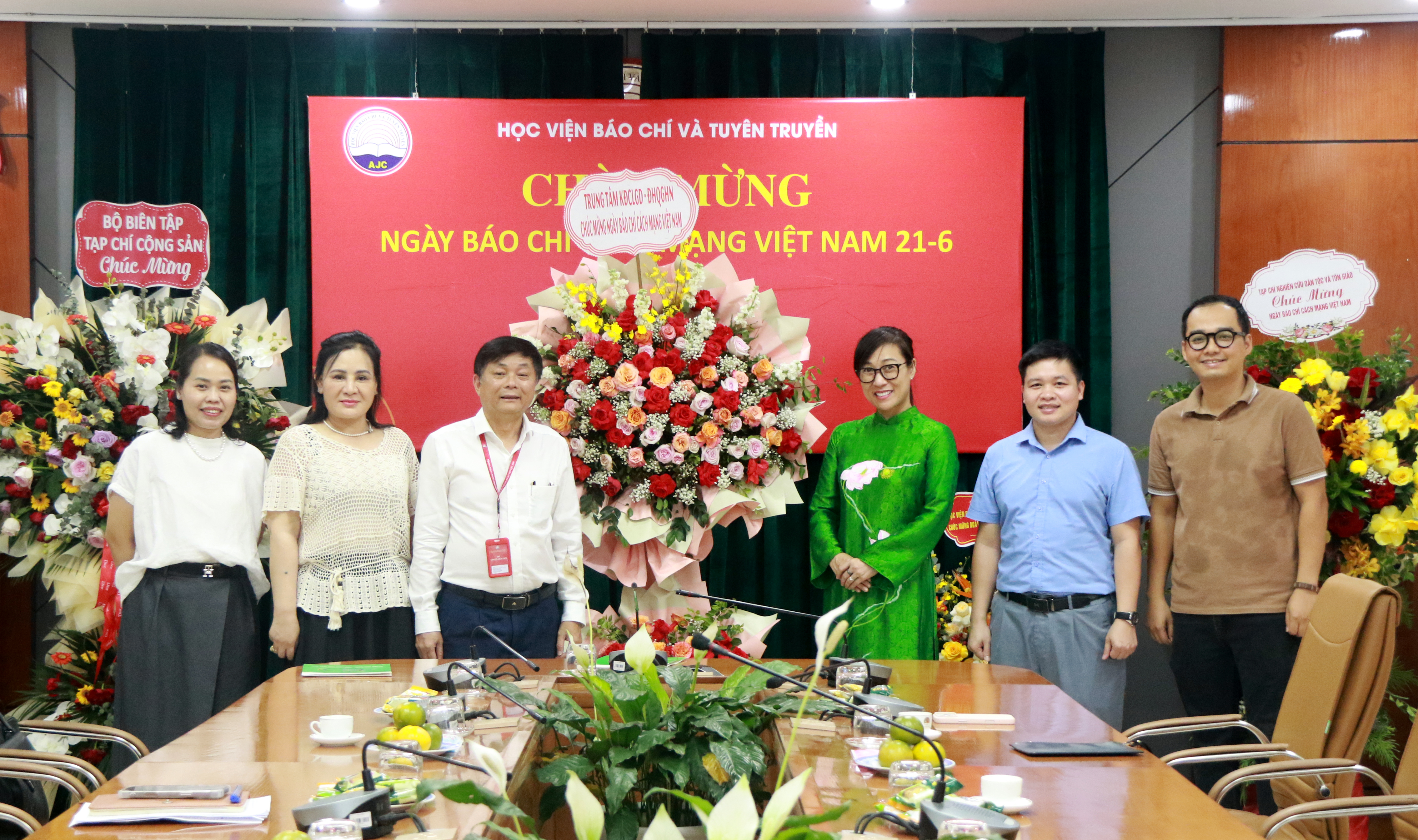 Trung tâm Kiểm định chất lượng giáo dục - Đại học Quốc gia Hà Nội chúc mừng Học viện