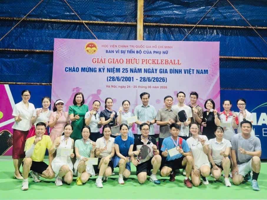 Học viện Báo chí và Tuyên truyền tham gia Giải giao hữu thể thao Pickleball chào mừng kỷ niệm 25 năm Ngày Gia đình Việt Nam