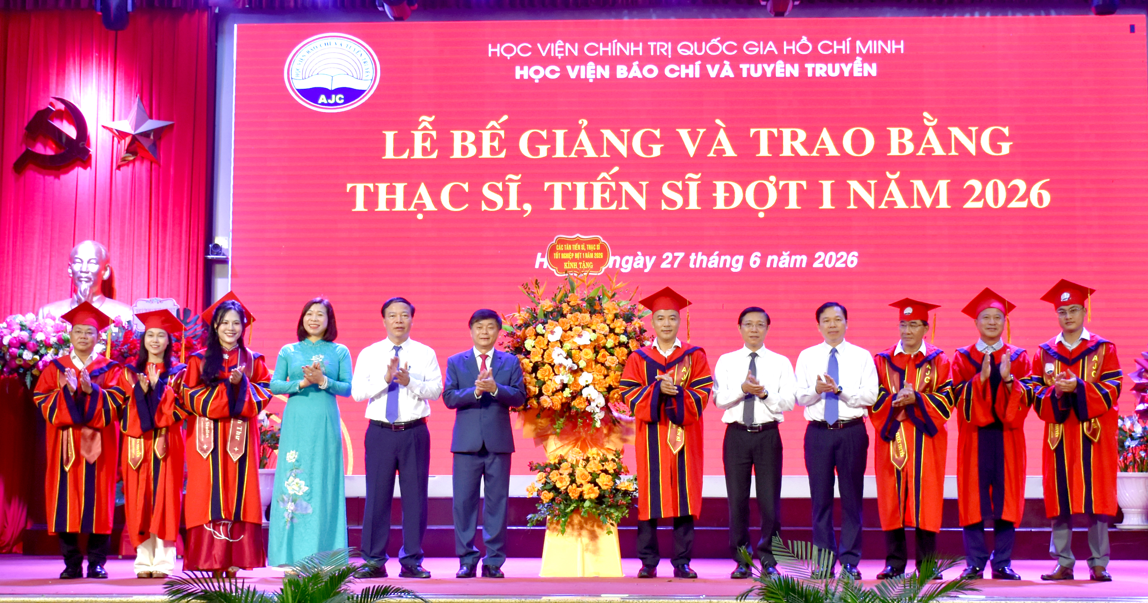 Học viện Báo chí và Tuyên truyền bế giảng, trao bằng thạc sĩ, tiến sĩ đợt 1 năm 2026