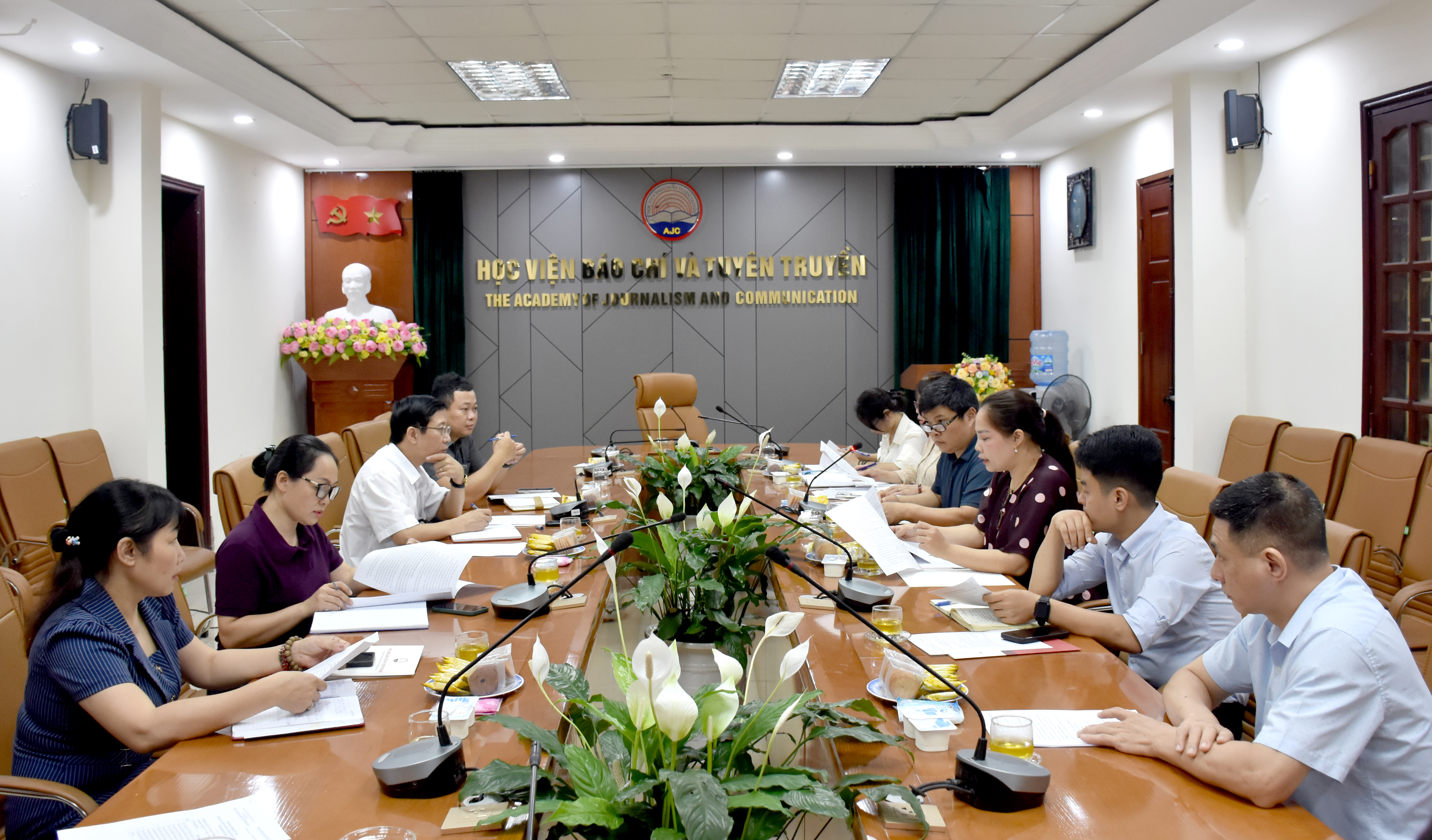 Học viện Báo chí và Tuyên truyền làm việc với Đoàn giám sát Trung tâm Kiểm soát bệnh tật thành phố Hà Nội