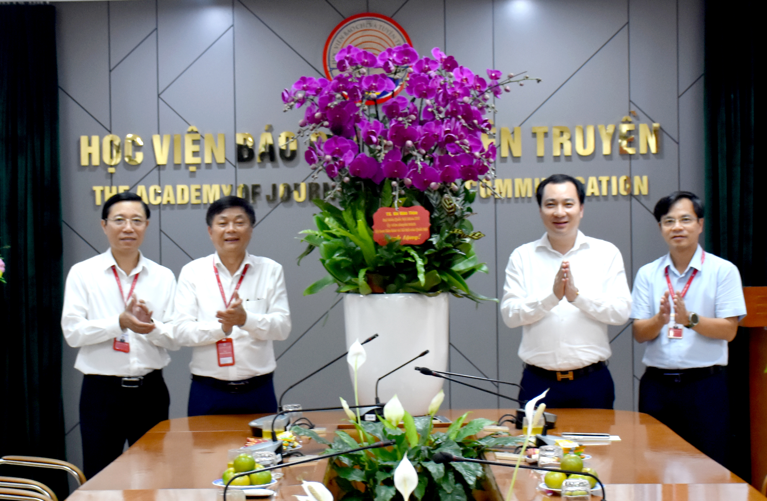 Cựu sinh viên chúc mừng Học viện Báo chí và Tuyên truyền nhân Ngày Báo chí Cách mạng Việt Nam 