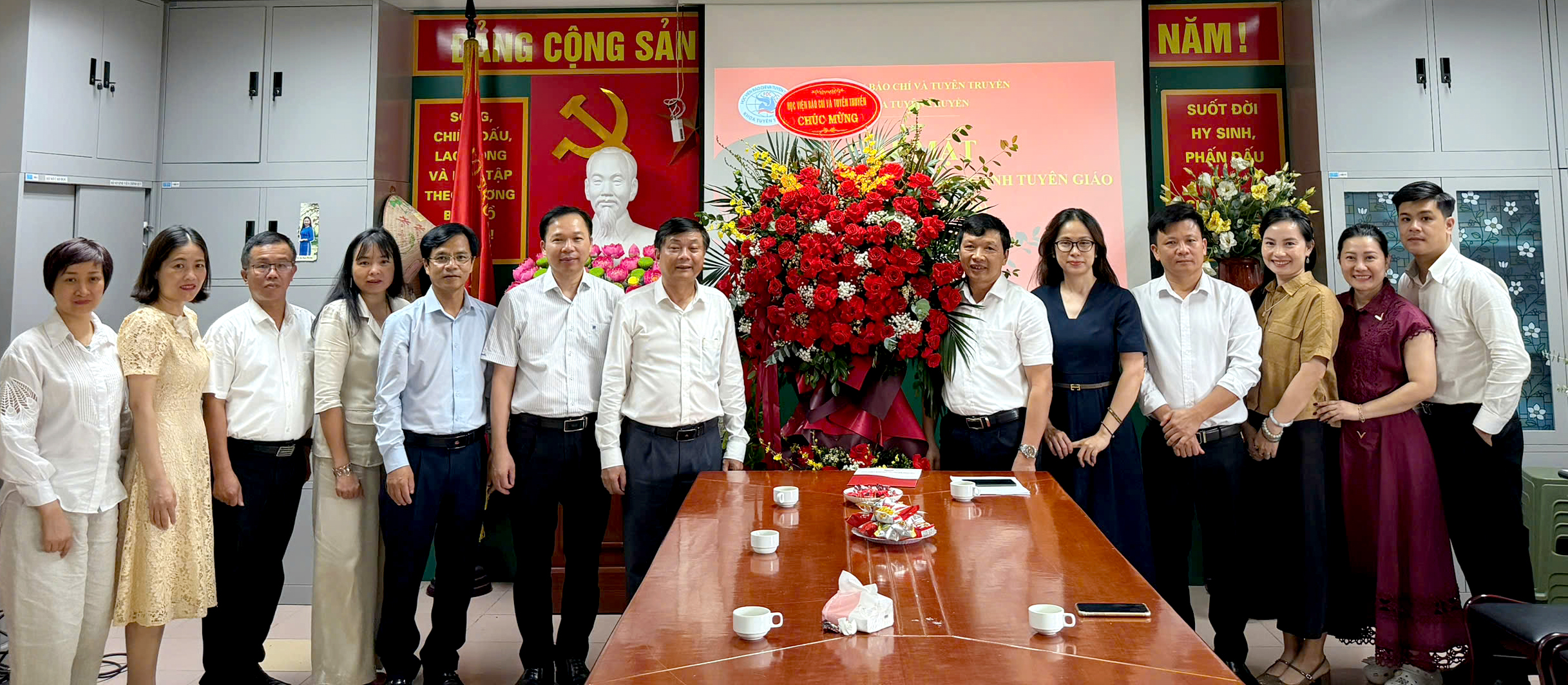 Học viện chúc mừng Khoa Tuyên truyền nhân kỷ niệm 96 năm Ngày truyền thống ngành Tuyên giáo của Đảng 