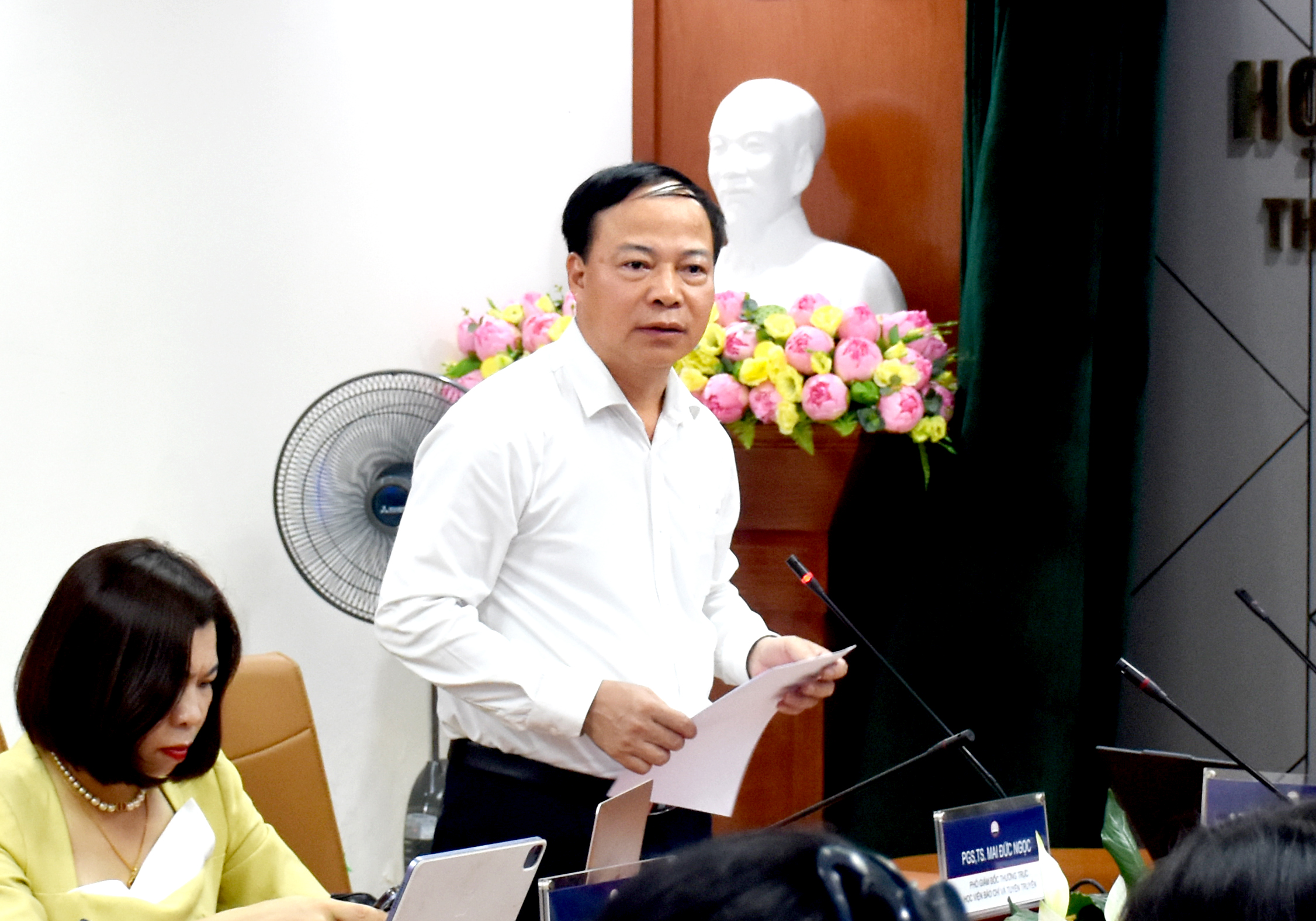 PGS,TS. Mai Đức Ngọc, Phó Giám đốc Thường trực Học viện, Phó Chủ tịch Hội đồng Khoa học và Đào tạo trình bày báo cáo tại Hội nghị 