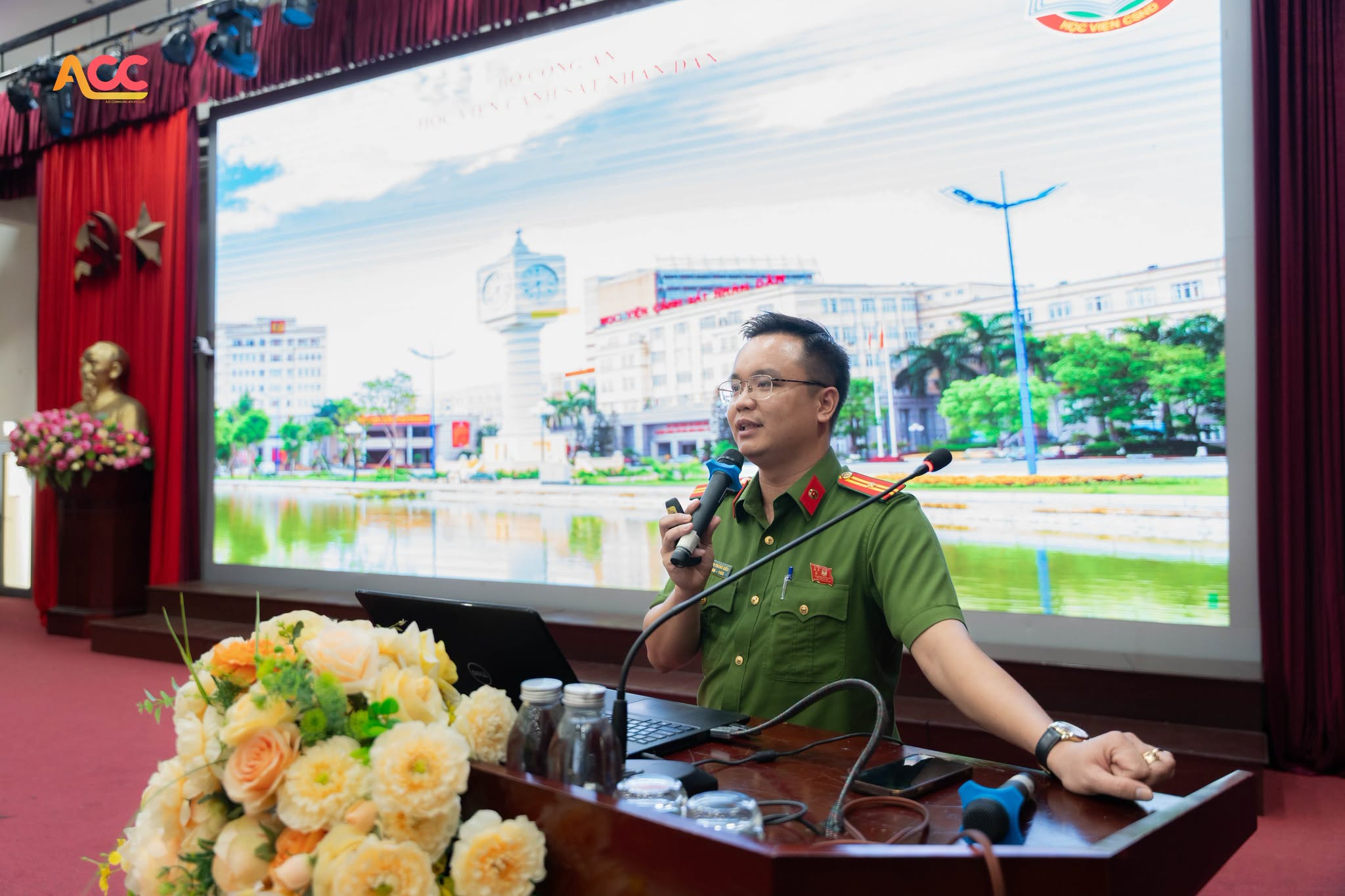 Thiếu tá, ThS Trần Trung Hiếu, Giảng viên Khoa Cảnh sát điều tra tội phạm về ma túy, Học viện Cảnh sát nhân dân trao đổi tại chương trình.