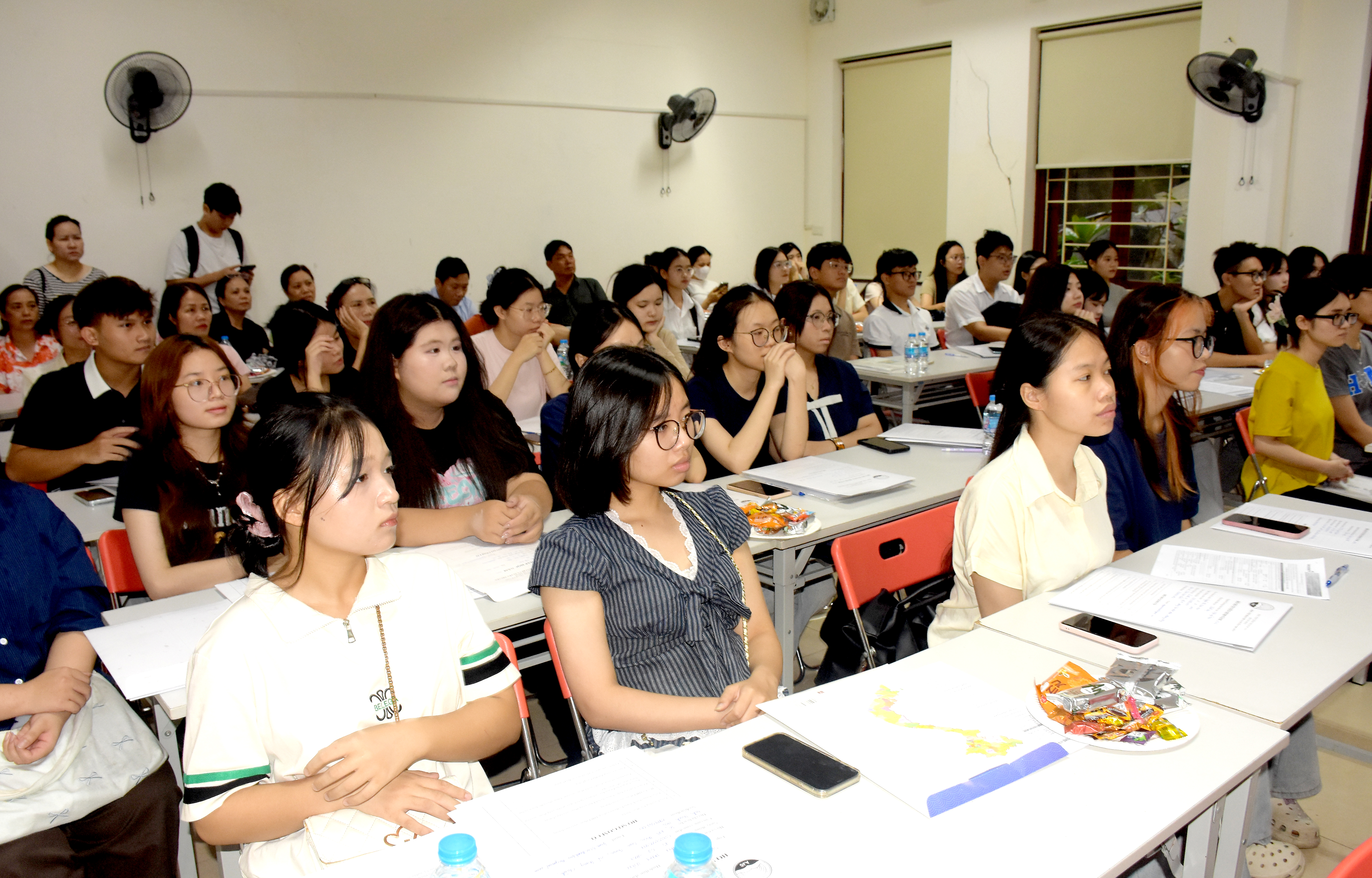 [Chùm ảnh] Tân sinh viên khóa 46 chính thức nhập học tại Học viện Báo chí và Tuyên truyền