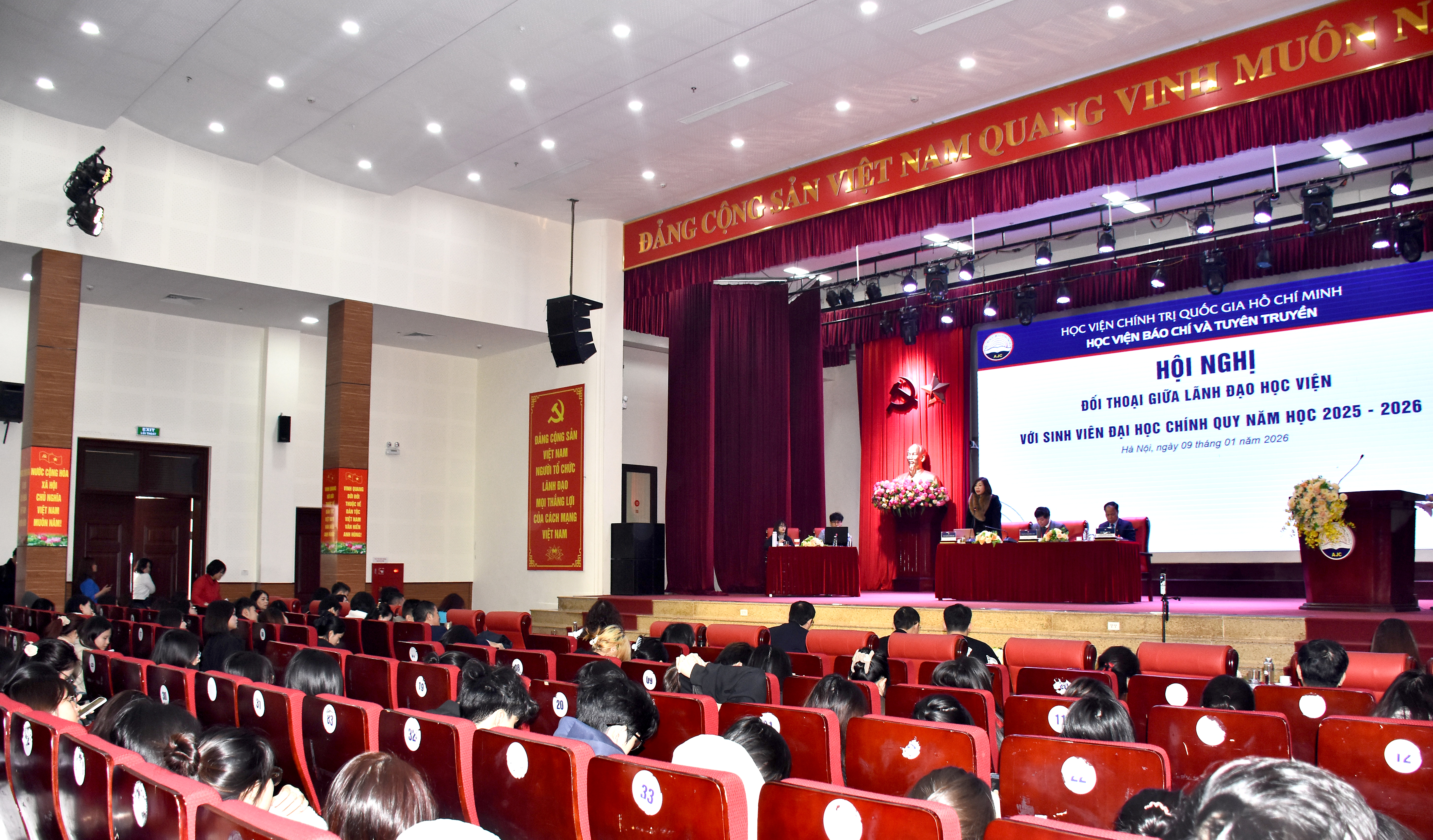 Hội nghị đối thoại giữa lãnh đạo Học viện Báo chí và Tuyên truyền với sinh viên đại học chính quy năm học 2025 - 2026